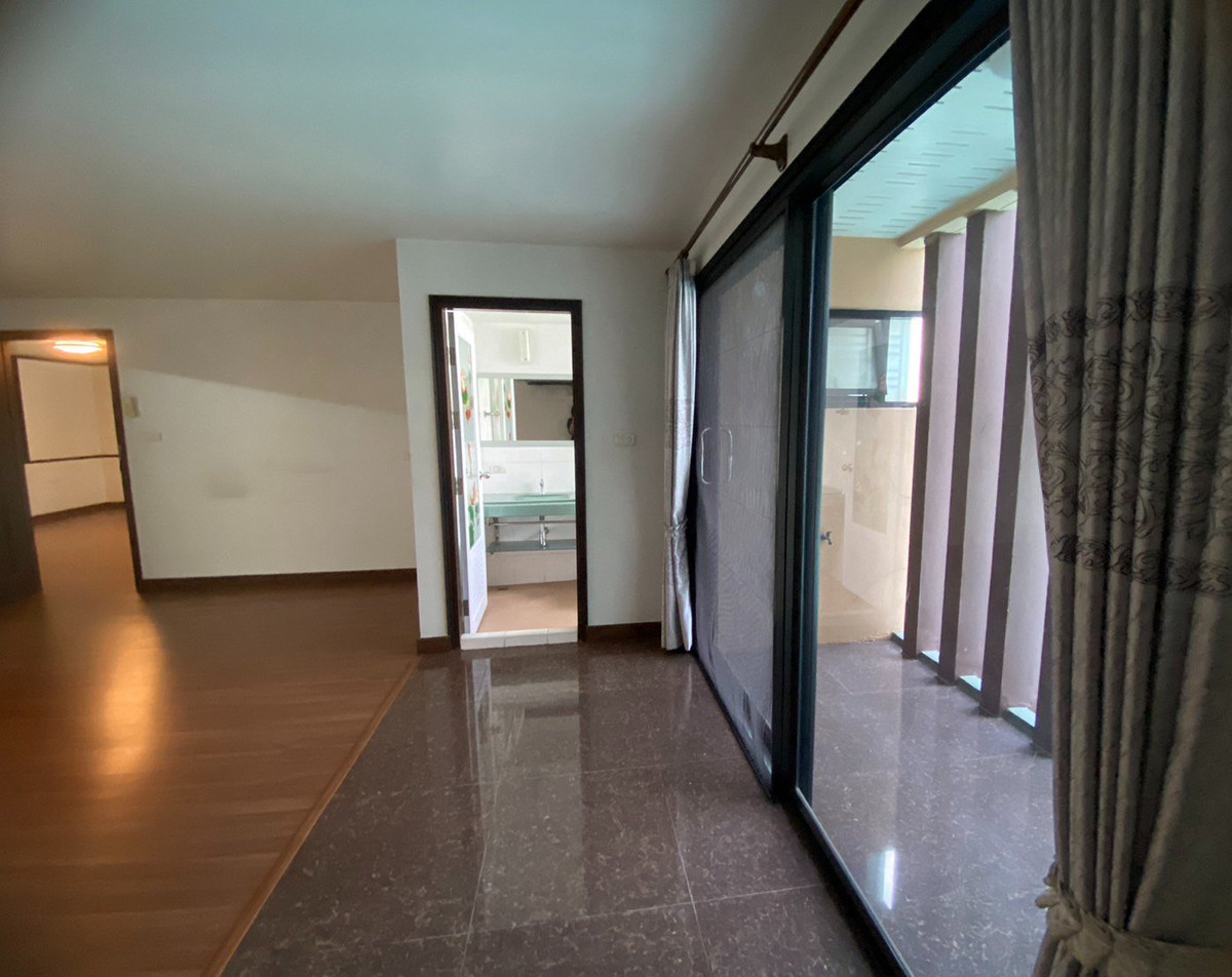 For RentOfficeVipawadee, Don Mueang, Lak Si : 🏬 Luxury Office Building for Rent 📐️Usable area 728 sqm. ✈️Close to Don Mueang International Airport 