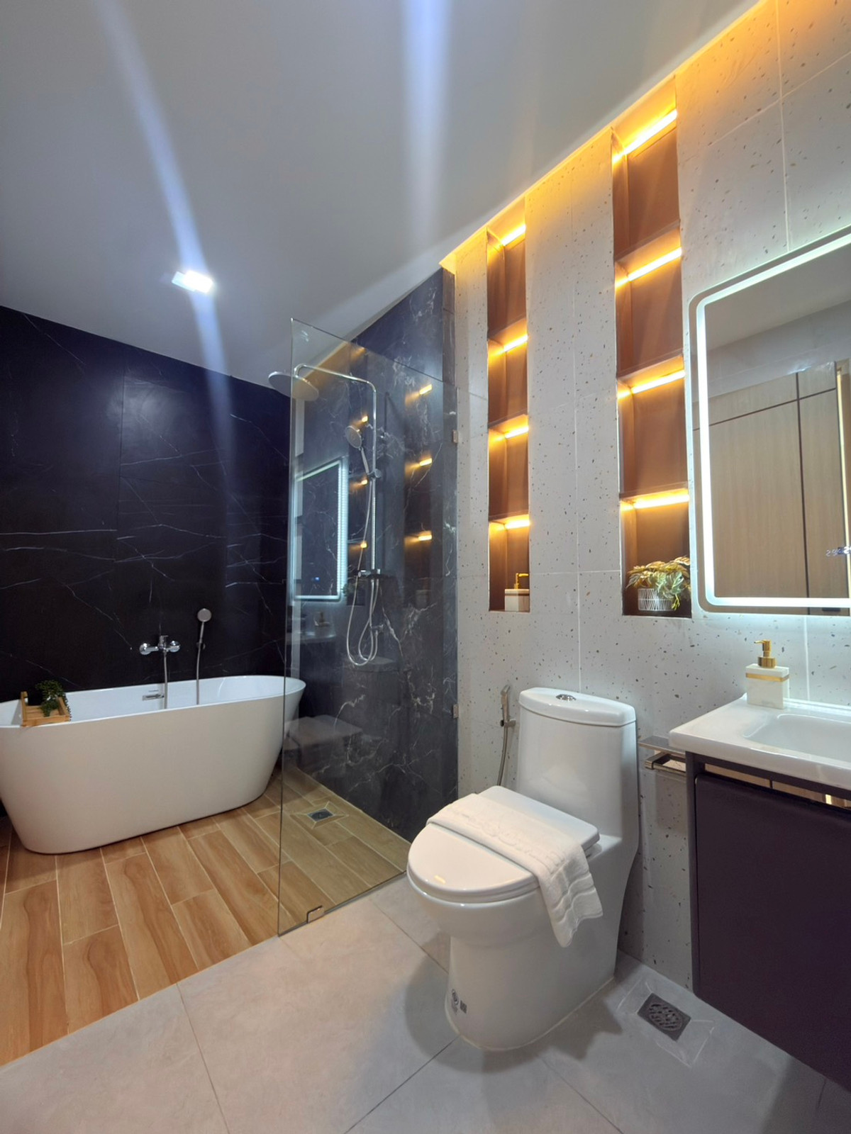 ขายพัทยา บางแสน ชลบุรี สัตหีบ : ขาย บ้านพูลวิลล่าหรู ใกล้หาดจอมเทียนเพียง 5 นาที