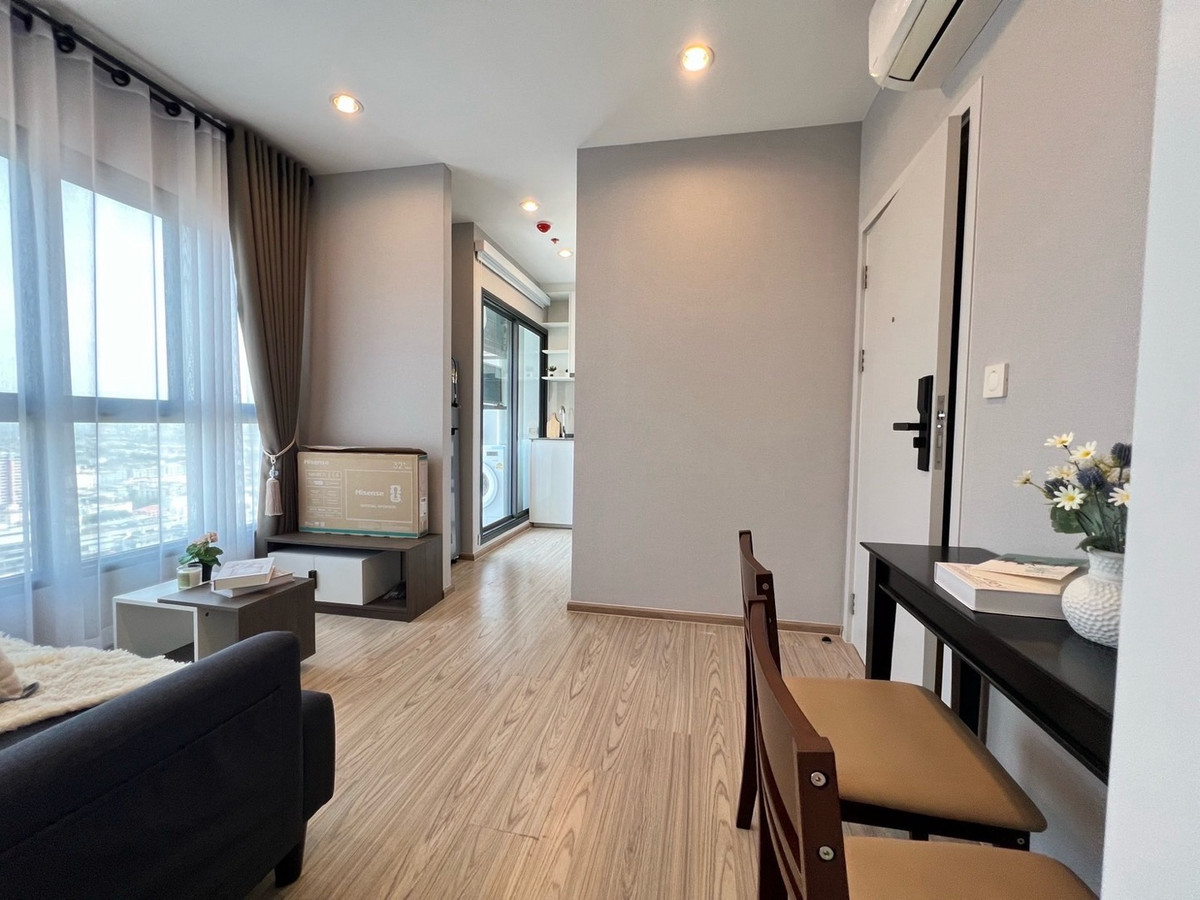 For RentCondoRamkhamhaeng, Hua Mak : For rent: The Tree Hua Mak, next to Lam Sali intersection, 300 meters.