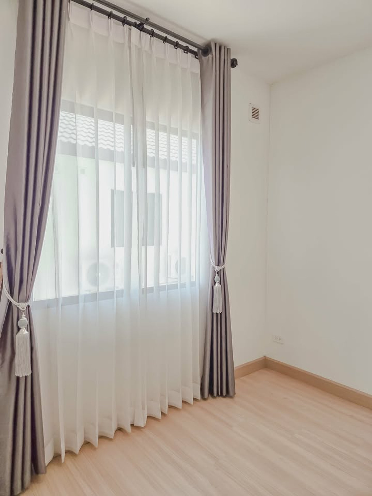 ขายทาวน์โฮมขอนแก่น : ทาวน์โฮม 2 ชั้น พฤกษา แอร์พอร์ต แต่งสวย ใกล้สนามบินขอนแก่น เฟอร์ครบ หิ้วกระเป๋าเข้าอยู่ได้เลย