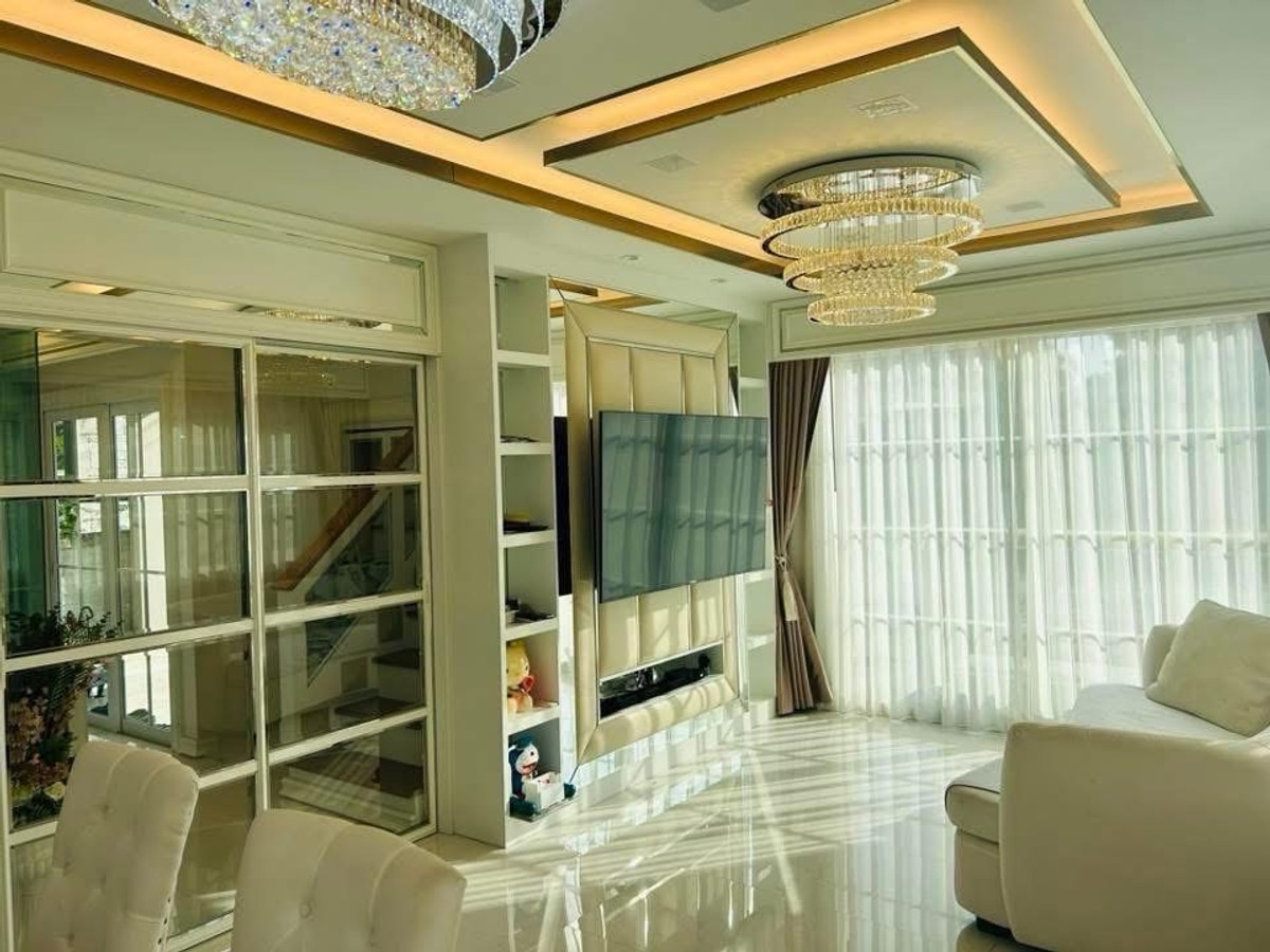 For RentThaphra, Talat Phlu, Wutthakat : Semi-detached house for rent, Golden Neo Sathorn Project, Kanlapaphruek Road.