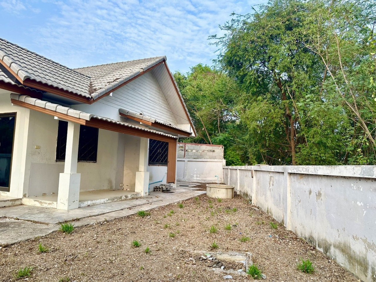 ขายทาวน์โฮมหัวหิน ประจวบคีรีขันธ์ : ขายทาวน์เฮ้าส์หมู่บ้านภูตะวัน  ทำเลถนนถนนหัวหิน-ห้วยมงคล(ทล.3218) ประจวบคีรีขันธ์  สภาพดี ราคาถูกมาก