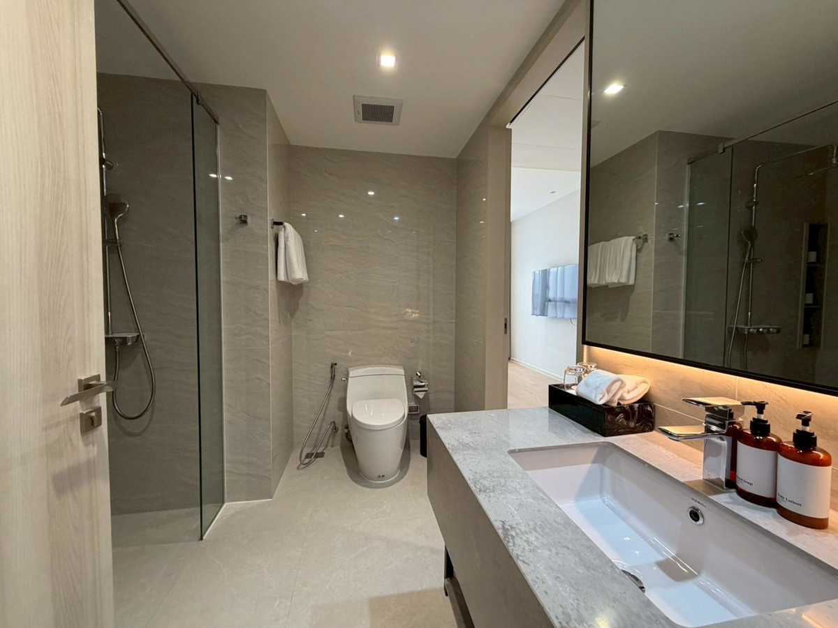 For RentSukhumvit, Asoke, Thonglor : GM Estate Executive Apartment Sukhumvit 20 – 3 Beds + Multi-Purpose Room, 200 sq.m. Please call: 062-496-6454