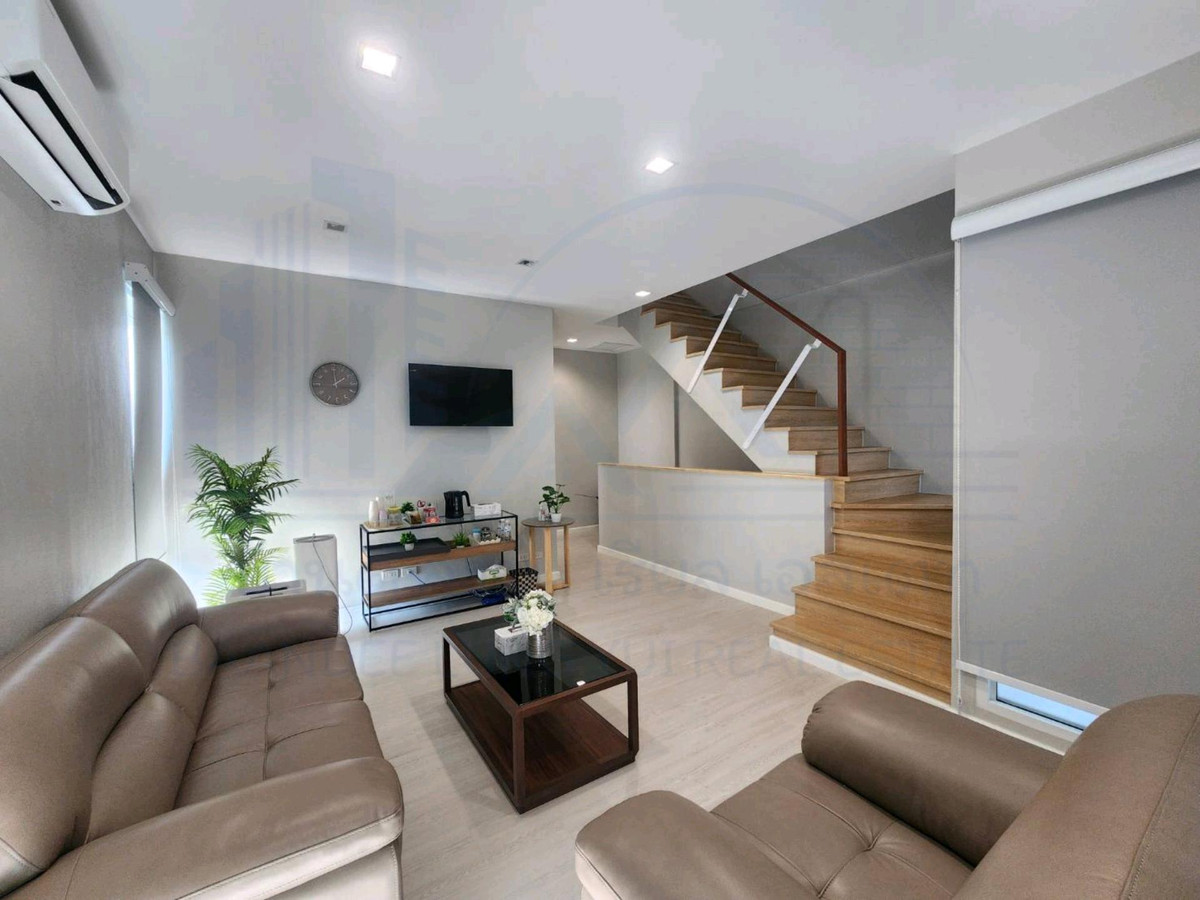 ให้เช่าทาวน์โฮมโชคชัย4 ลาดพร้าว71 : ให้เช่า Townhome Office ลาดพร้าว 73🌳☀️☀️ 拉普拉奥 73 号联排别墅办公室出租。