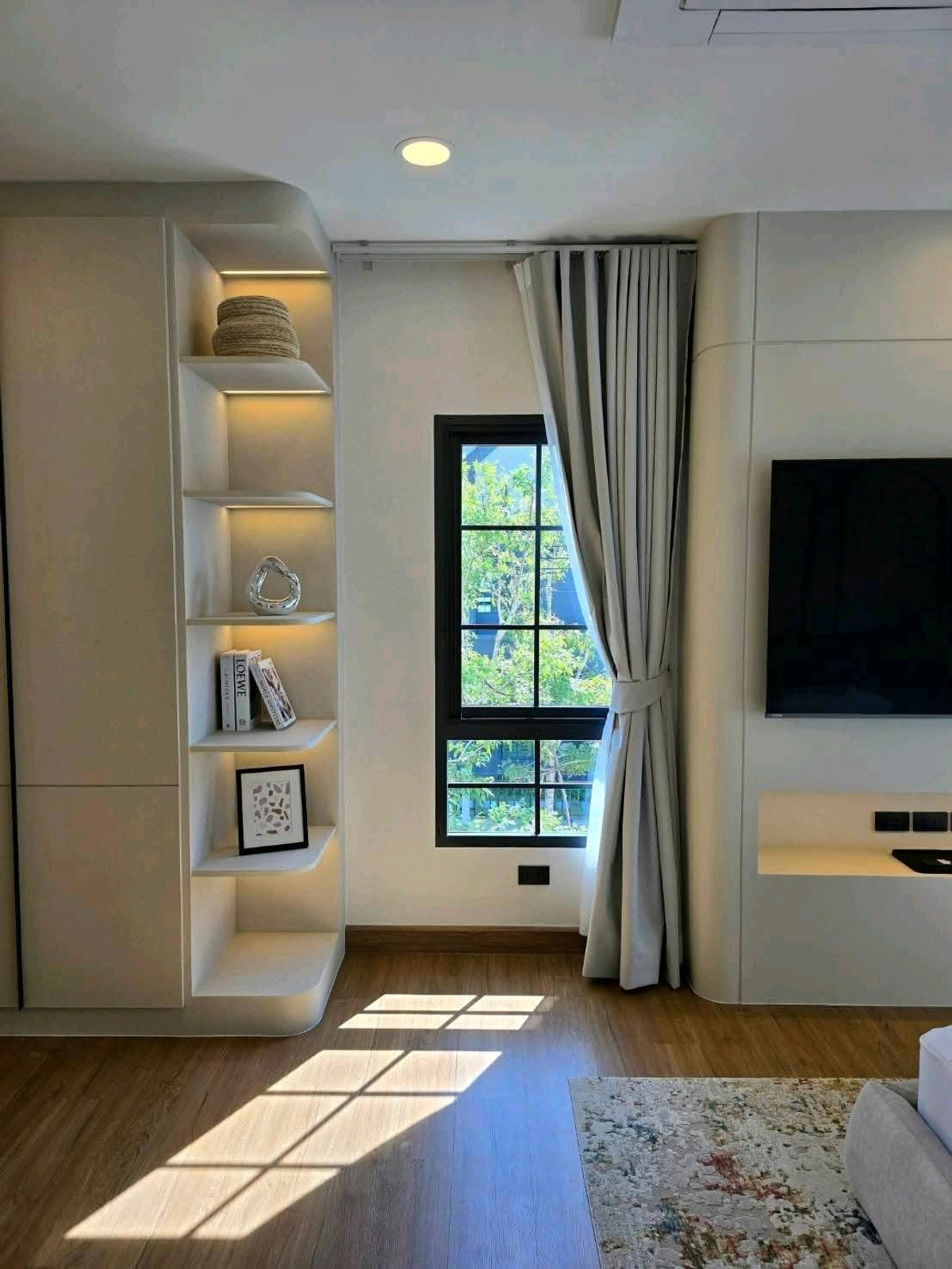 ให้เช่าบ้านบางนา แบริ่ง ลาซาล : ปล่อยเช่า บ้านเซนโทร บางนา แปลงที่ดินเยอะ ตกแต่งจัดเต็ม 