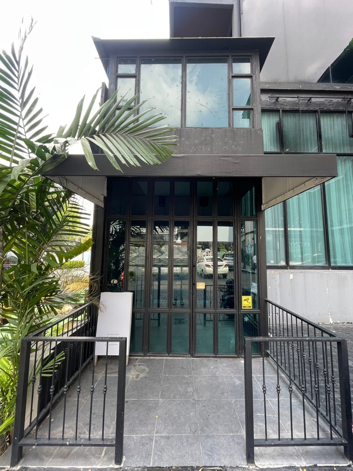 ให้เช่าร้านค้า/ตลาดนัดสุขุมวิท อโศก ทองหล่อ : For Rent พื้นที่ Retail หน้าริมถนนทองหล่อ ขนาดกะทัดรัด Near BTS Thonglor 16 Sq.m. เหมาะสำหรับธุรกิจที่ต้องการ Visibility สูงและต้นทุนเริ่มต้นไม่สูงในทำเลพรีเมียม