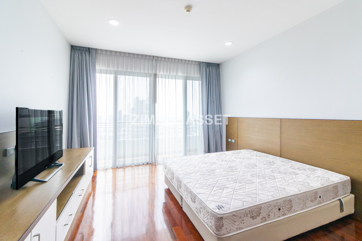 For RentSukhumvit, Asoke, Thonglor : Line ID: @zimple_asset Luxury aprtment in center of sukhumvit. Offering premium facilities for an elevated living experience. Surrounded by leading shopping malls in a prime location.