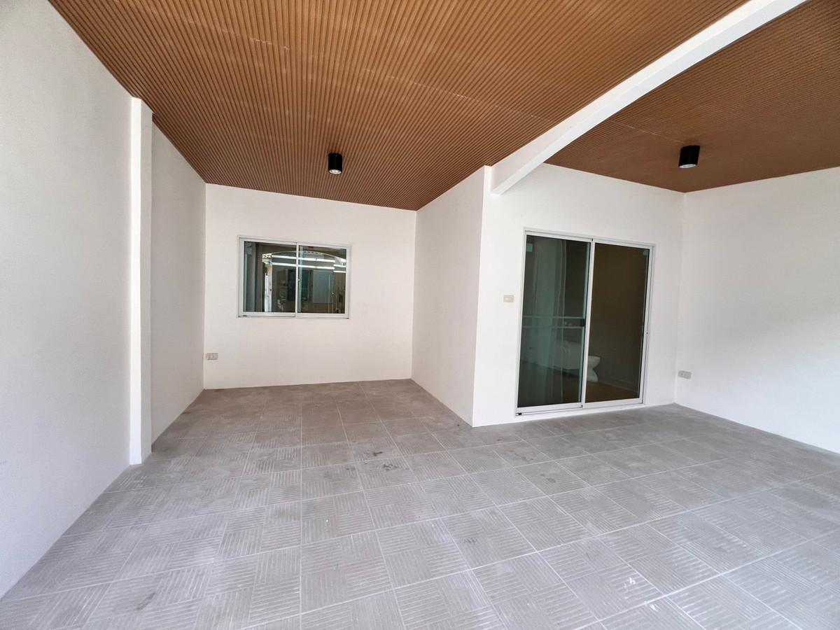 ขายทาวน์โฮมปิ่นเกล้า จรัญสนิทวงศ์ : ทาวน์โฮม 2 ชั้น 22.6 ตรว. รีโนเวทใหม่ พร้อมเฟอร์นิเจอร์ ถนนจรัญสนิทวงศ์ 35 ติดรถไฟฟ้า MRT