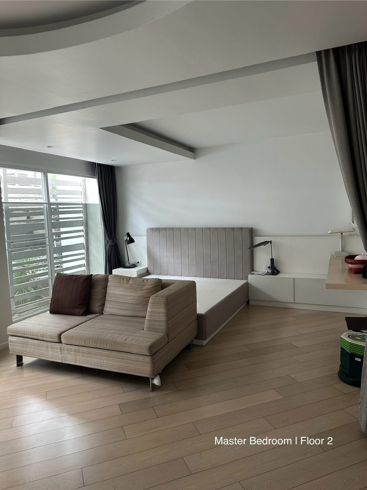 For RentTownhomeWitthayu, Chidlom, Langsuan, Ploenchit : Townhouse for rent, 4 floors, 3 bedrooms, 4 bathrooms, usable area 325 sq m, location in the heart of the city (CBD), close to Ploenchit BTS station only 500 meters, meets the needs of city life.