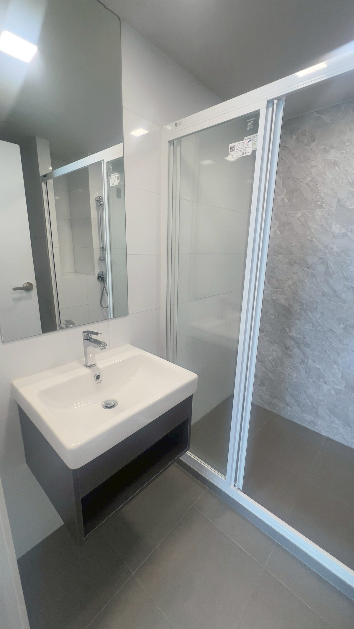 ขายคอนโดอ่อนนุช อุดมสุข : ขายห้อง Combine วิวสระ Olympic หนึ่งเดียวที่ Atmoz Oasis อ่อนนุช  ขนาดใหญ่ 55.52 ตารางเมตร 2 ห้องนอน 2 ห้องน้ำ พร้อมอยู่ ฟรีโอน