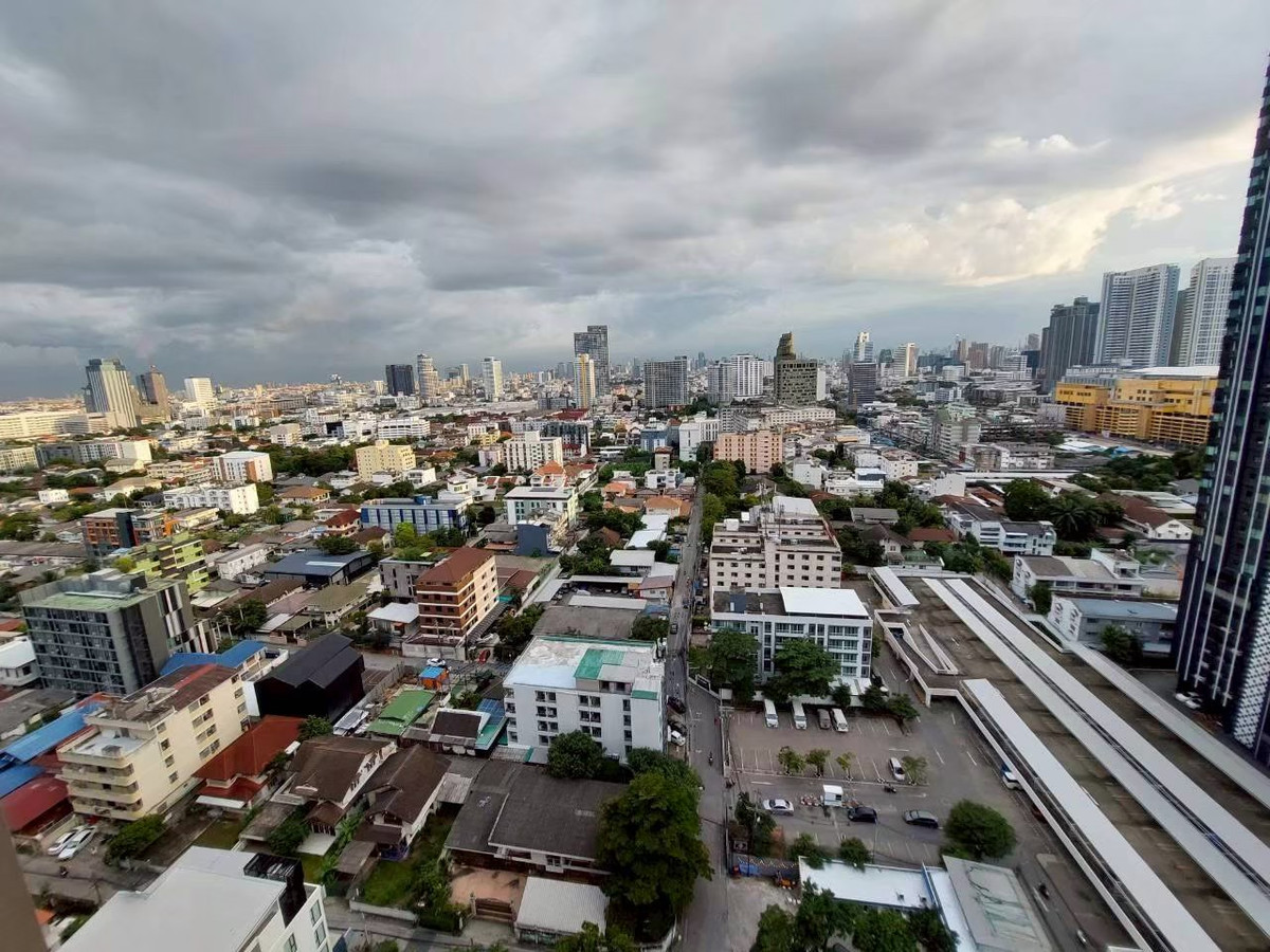 ขายคอนโดลาดพร้าว เซ็นทรัลลาดพร้าว : ขายถูกที่สุด 🔥 The Line ตึก A หลังโลตัส 1 ห้องนอน 45sqm ห้องขนาดใหญ่ เพียง 3.59 ล้านบาทเท่านั้น 📞 สนใจเข้าชมห้อง โทรเลย 065-2614622 แทมมี่