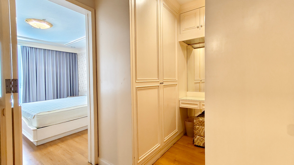 ให้เช่าคอนโดสุขุมวิท อโศก ทองหล่อ : คอนโด 2 ห้องนอน 1 ห้องน้ำ ขนาด 77 ตารางเมตร ที่อโศกเพลส ให้เช่า 25,000 บาทต่อเดือน ซอยสุขุมวิท 21 สถานีรถไฟฟ้า BTS อโศก