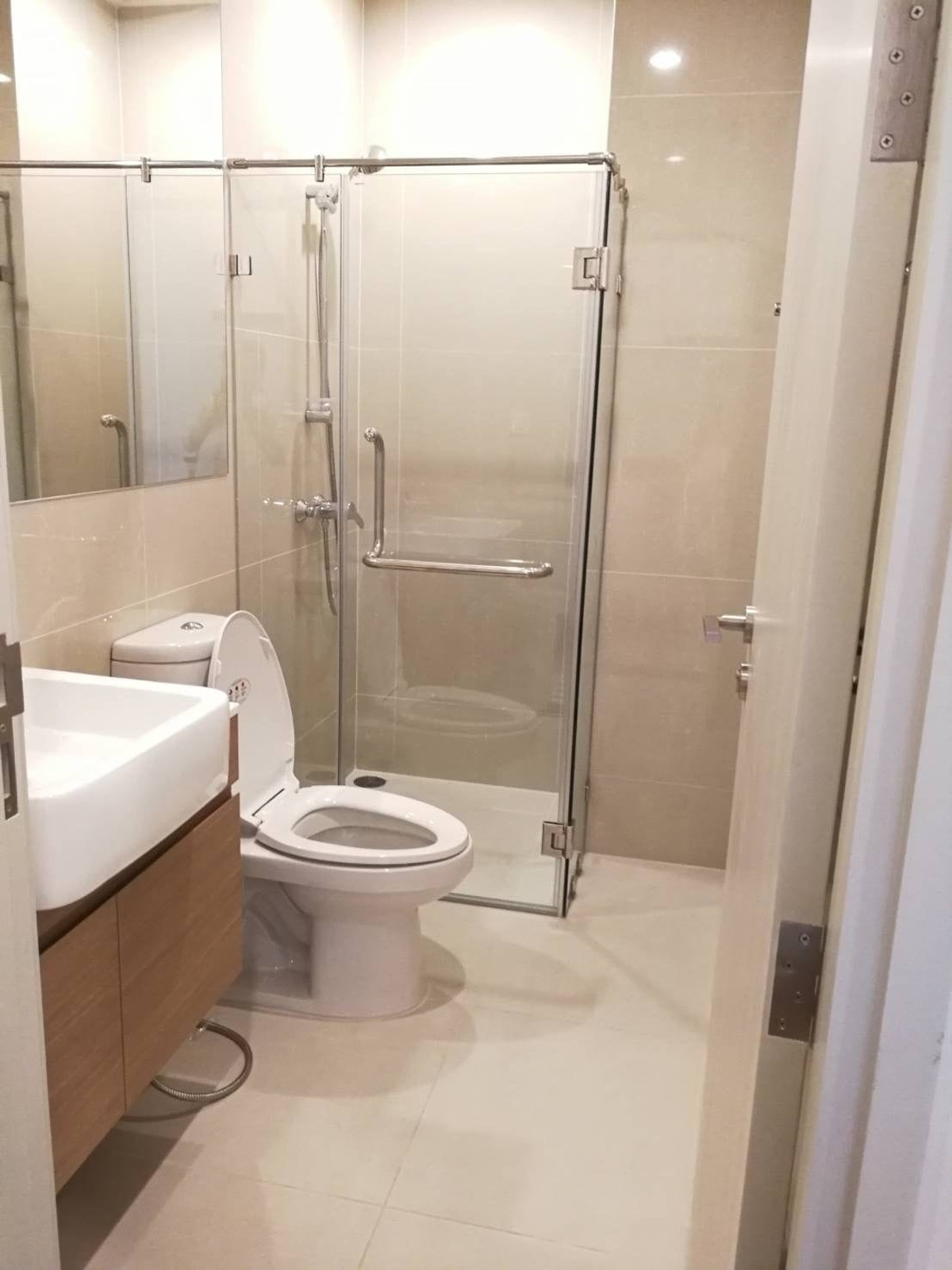 For RentCondoRatchadapisek, Huaikwang, Suttisan : +++Urgent rent+++ NOBLE REVOLVE RATCHADA ** Studio room size 24 sq m, ready to move in!!