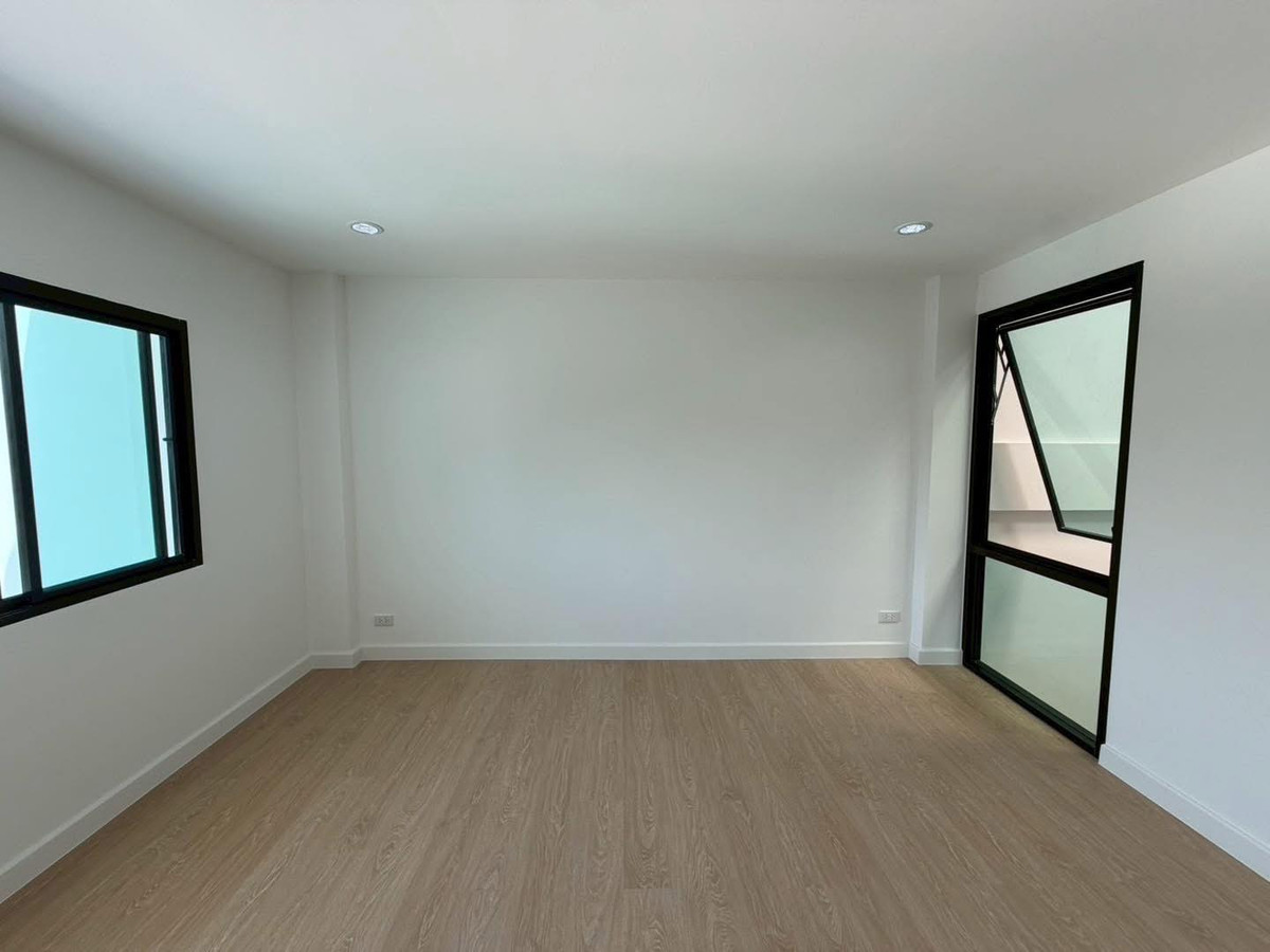 ขายทาวน์โฮมอ่อนนุช อุดมสุข : ขาย ทาวน์โฮมหรู 4.5 ชั้น ทำเลดี รีโนเวทใหม่ ตกแต่งสวยงาม ย่านปุณณวิถี-พระโขนง ใกล้BTS ปุณณวิถี  เพียง 750 เมตร