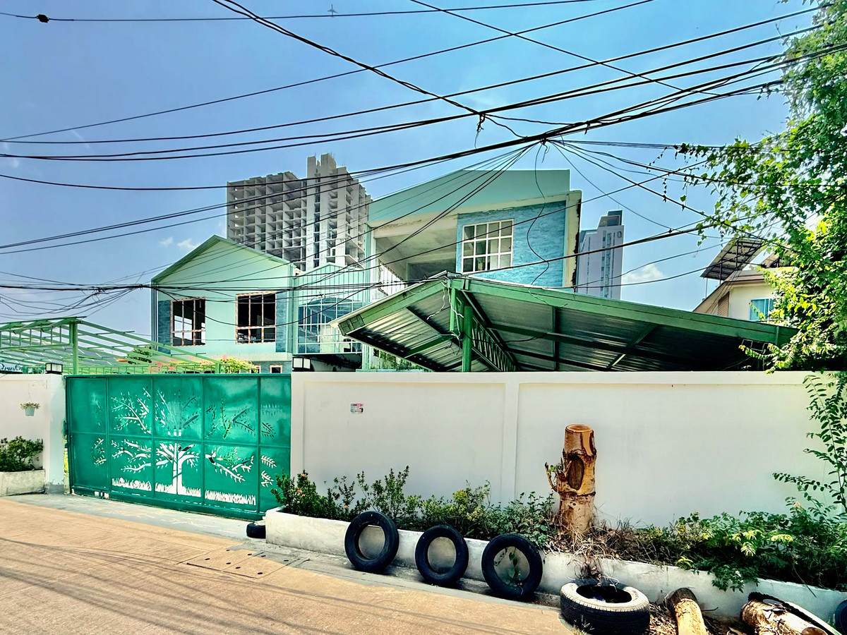 For RentOfficeRattanathibet, Sanambinna : 📢 [For Rent] Prime Office & Warehouse Complex – Rewadee Soi 7, near Nonthaburi Government Center! 🏢✨  Spacious area with versatile functions, perfect for a modern office, warehouse, or distribution center.