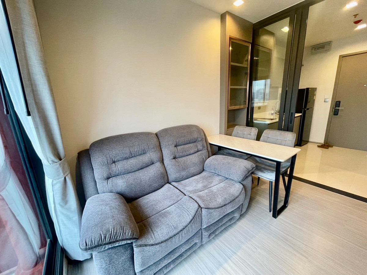 For RentCondoRama9, Petchburi, RCA : 🏙️ Life Asoke Hype | Panoramic city view, not blocked.