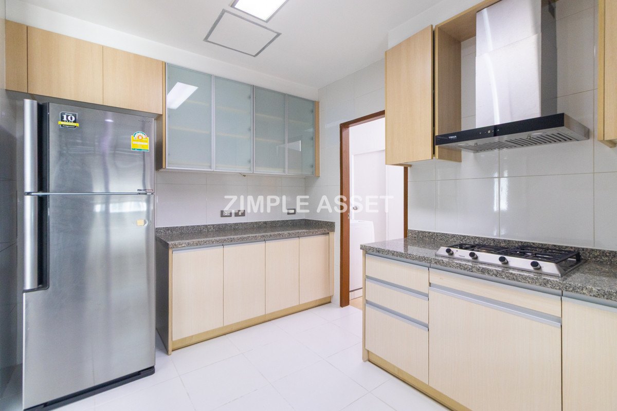 For RentSukhumvit, Asoke, Thonglor : Line ID: @zimple_asset Luxury aprtment in center of sukhumvit. Offering premium facilities for an elevated living experience. Surrounded by leading shopping malls in a prime location.