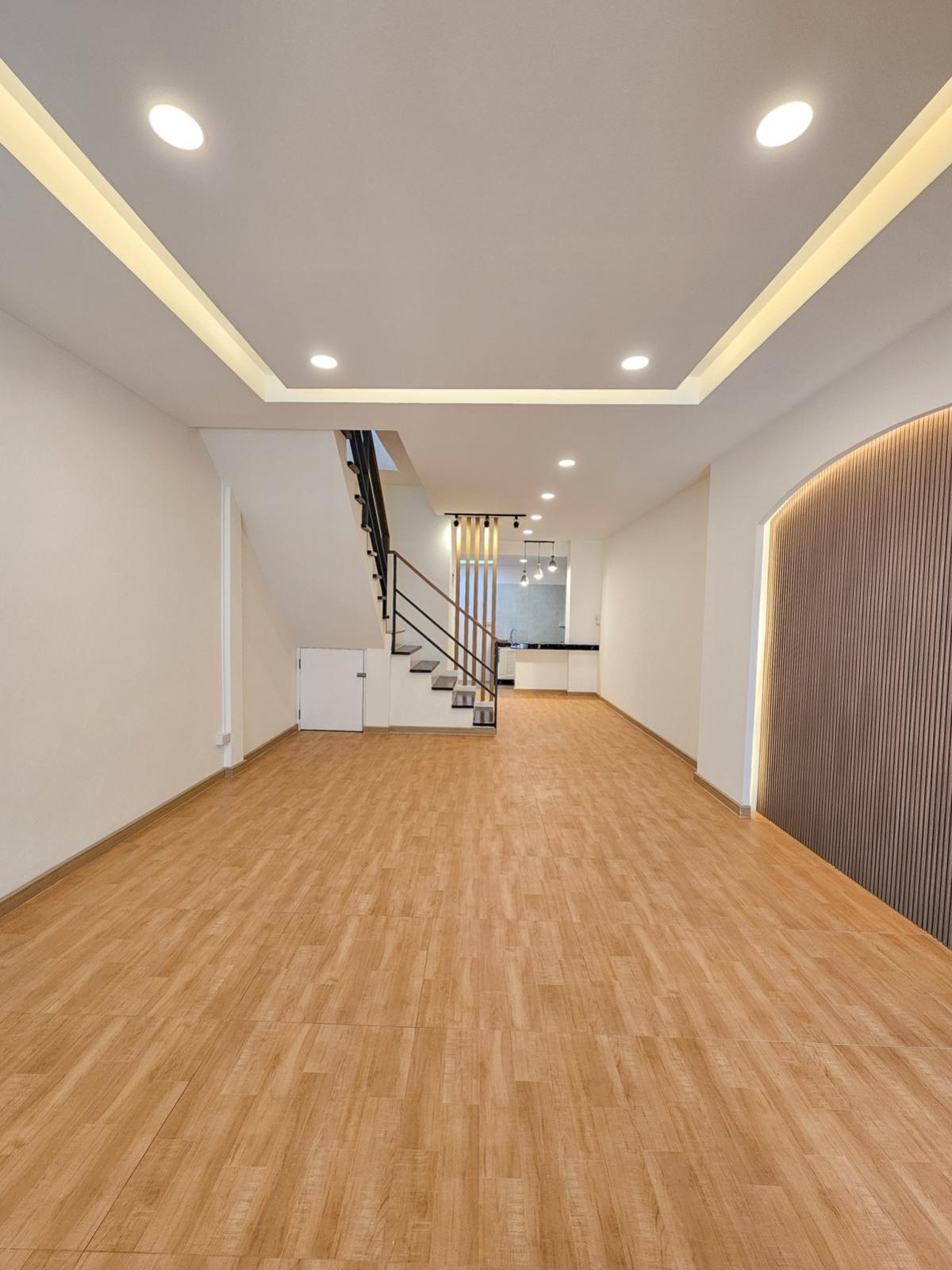 ขายทาวน์โฮมวิภาวดี ดอนเมือง หลักสี่ : ขายทาวน์เฮ้าส์/ทาวน์โฮม  บ้านอยู่เจริญเปรมประชา รีโนเวทใหม่ หลักหก เมืองปทุมธานี ปทุมธานี CX-141144