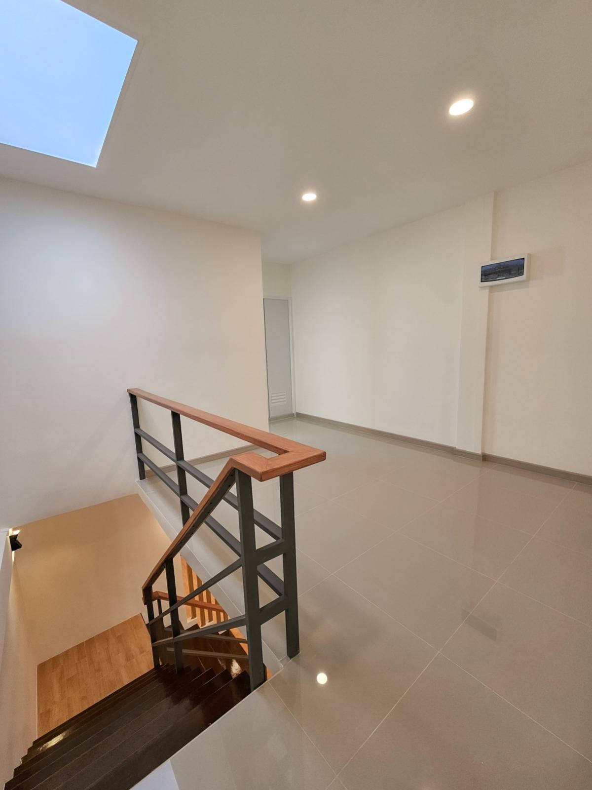 ขายทาวน์โฮมวิภาวดี ดอนเมือง หลักสี่ : ขายทาวน์เฮ้าส์/ทาวน์โฮม  บ้านอยู่เจริญเปรมประชา รีโนเวทใหม่ หลักหก เมืองปทุมธานี ปทุมธานี CX-141144