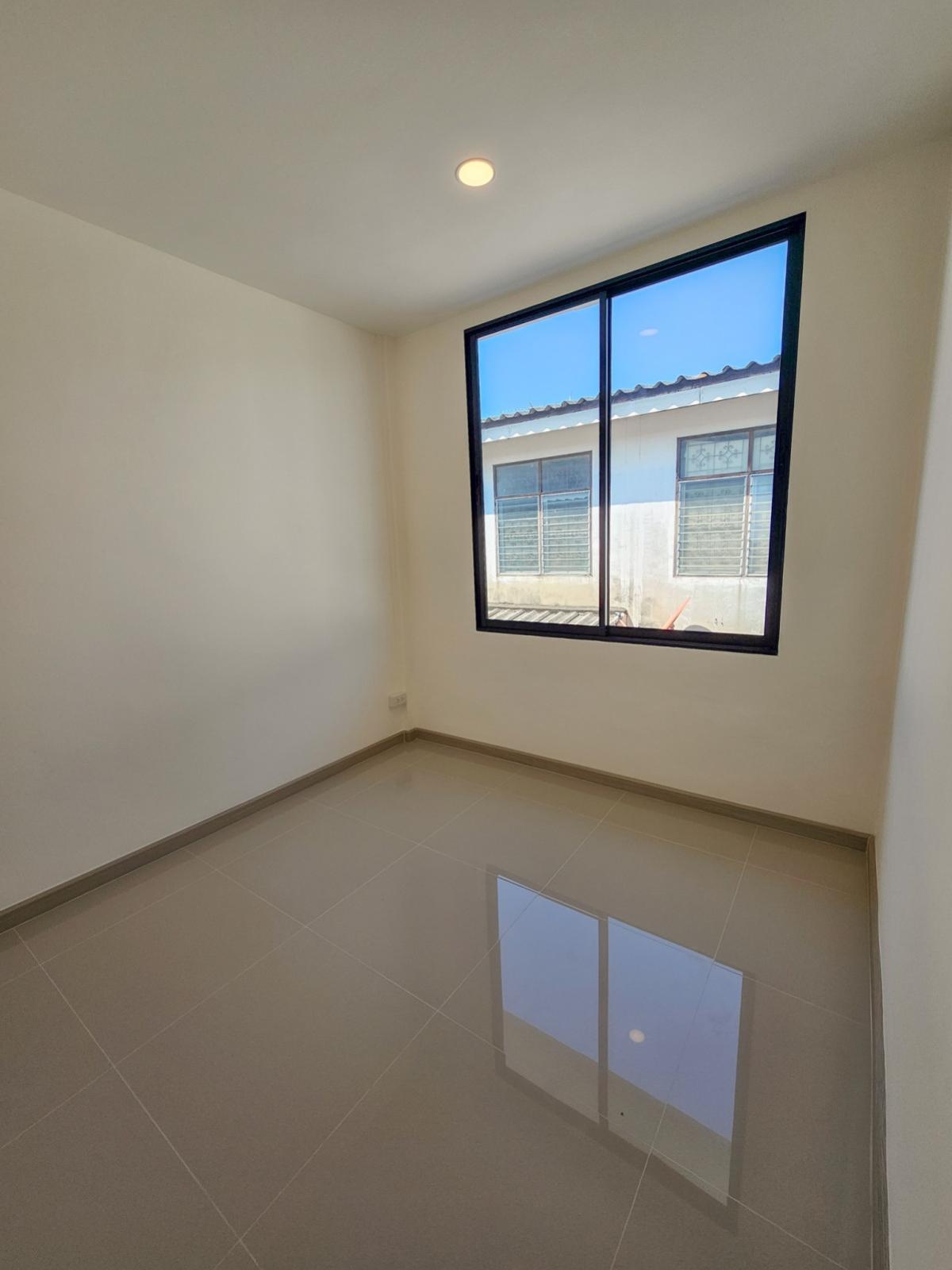 ขายทาวน์โฮมวิภาวดี ดอนเมือง หลักสี่ : ขายทาวน์เฮ้าส์/ทาวน์โฮม  บ้านอยู่เจริญเปรมประชา รีโนเวทใหม่ หลักหก เมืองปทุมธานี ปทุมธานี CX-141144