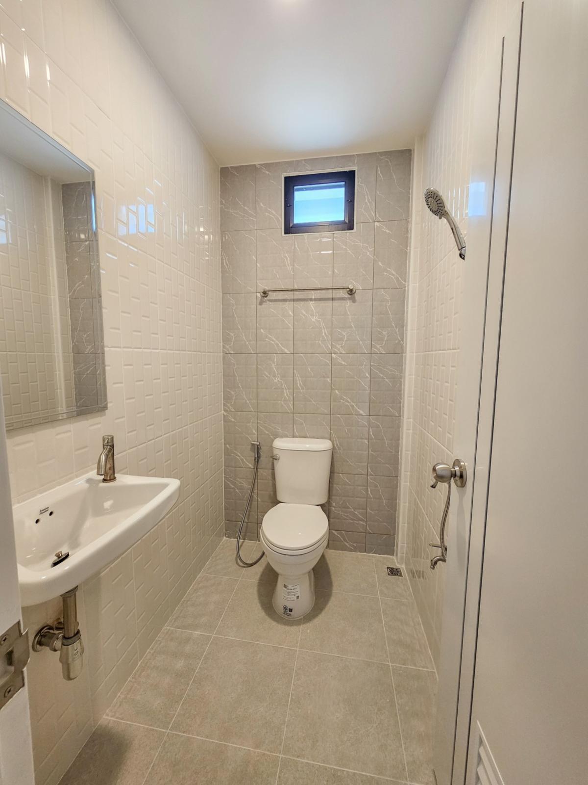 ขายทาวน์โฮมวิภาวดี ดอนเมือง หลักสี่ : ขายทาวน์เฮ้าส์/ทาวน์โฮม  บ้านอยู่เจริญเปรมประชา รีโนเวทใหม่ หลักหก เมืองปทุมธานี ปทุมธานี CX-141144