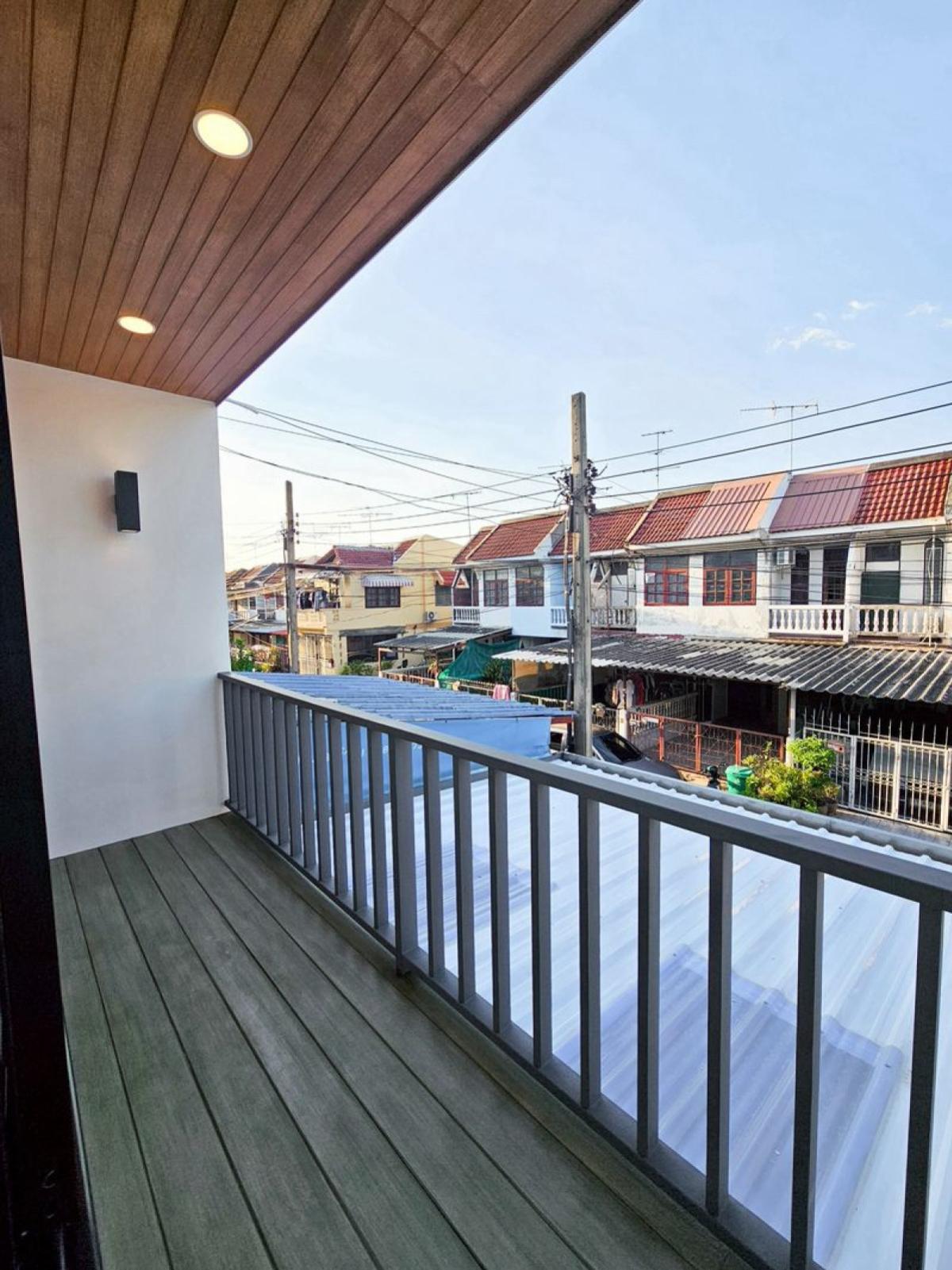 ขายทาวน์โฮมวิภาวดี ดอนเมือง หลักสี่ : ขายทาวน์เฮ้าส์/ทาวน์โฮม  บ้านอยู่เจริญเปรมประชา รีโนเวทใหม่ หลักหก เมืองปทุมธานี ปทุมธานี CX-141144