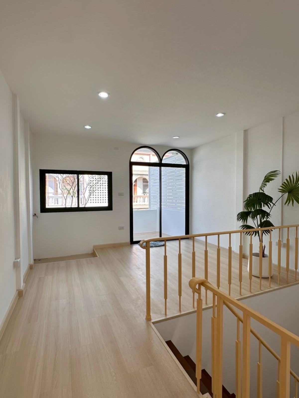 ขายทาวน์โฮมรัชดา ห้วยขวาง : ขายทาวน์เฮ้าส์/ทาวน์โฮม  หมู่บ้าน พุ่มอุไร รีโนเวทใหม่ MRT-สุทธิสาร สามเสนนอก เขต ห้วยขวาง กรุงเทพ CX-150475