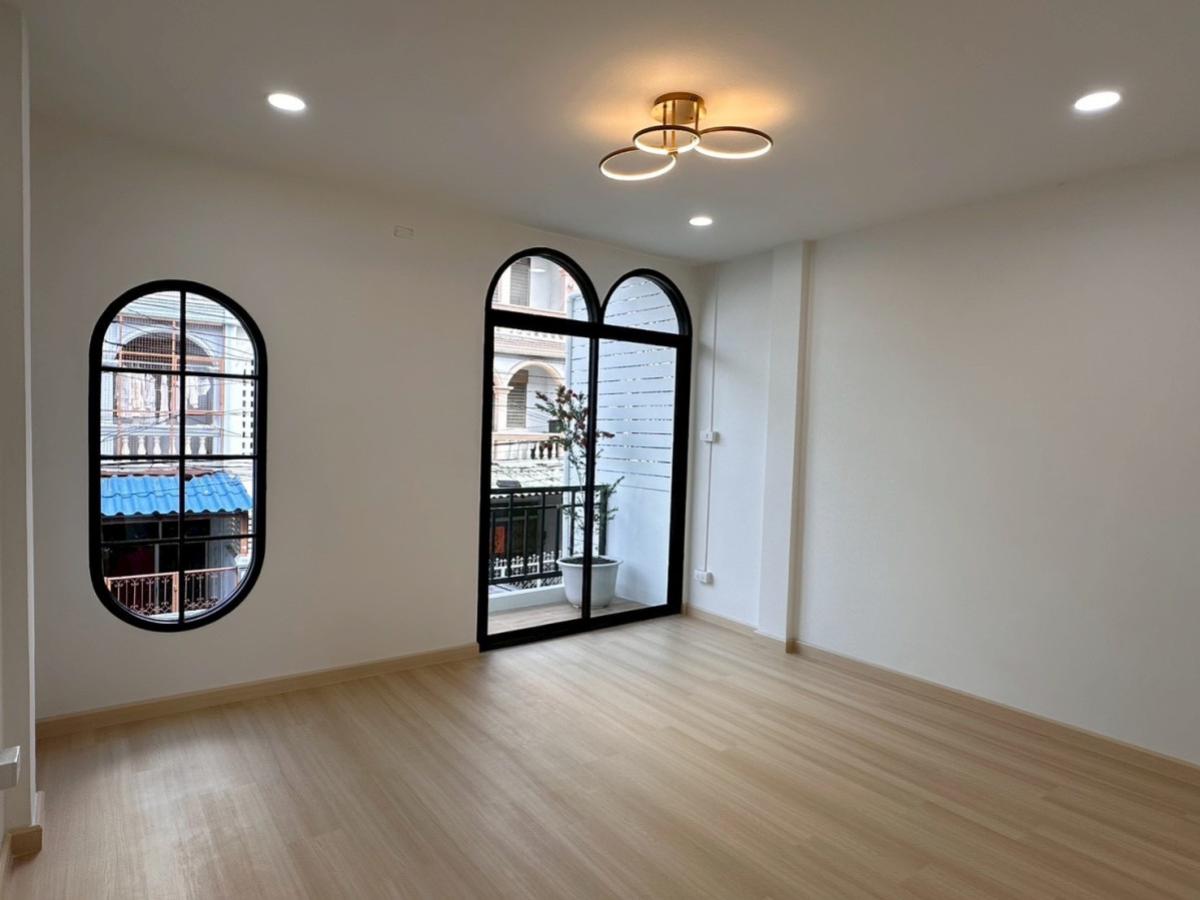 ขายทาวน์โฮมรัชดา ห้วยขวาง : ขายทาวน์เฮ้าส์/ทาวน์โฮม  หมู่บ้าน พุ่มอุไร รีโนเวทใหม่ MRT-สุทธิสาร สามเสนนอก เขต ห้วยขวาง กรุงเทพ CX-150475