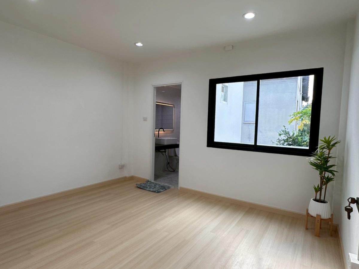 ขายทาวน์โฮมรัชดา ห้วยขวาง : ขายทาวน์เฮ้าส์/ทาวน์โฮม  หมู่บ้าน พุ่มอุไร รีโนเวทใหม่ MRT-สุทธิสาร สามเสนนอก เขต ห้วยขวาง กรุงเทพ CX-150475