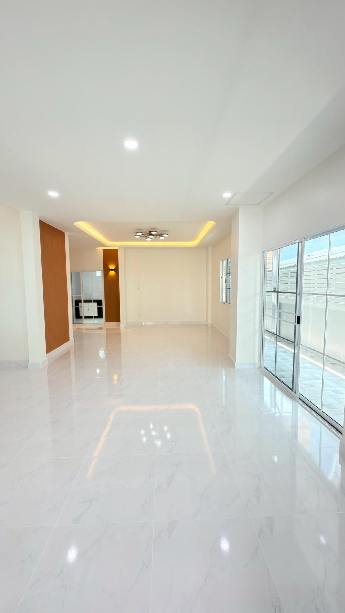 For SaleTownhomePathum Thani,Rangsit, Thammasat : For Sale Townhouse/Townhome  , Lully Ville Lumlukka Khlong 3 , newly renovated , Lat Sawai , Lam Luk Ka , Pathum Thani , CX-150392