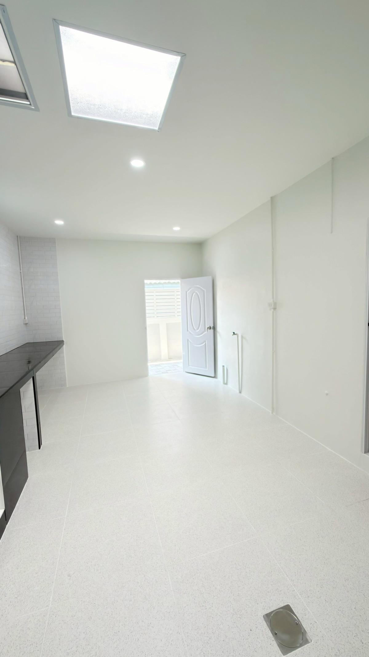 For SaleTownhomePathum Thani,Rangsit, Thammasat : For Sale Townhouse/Townhome  , Lully Ville Lumlukka Khlong 3 , newly renovated , Lat Sawai , Lam Luk Ka , Pathum Thani , CX-150392