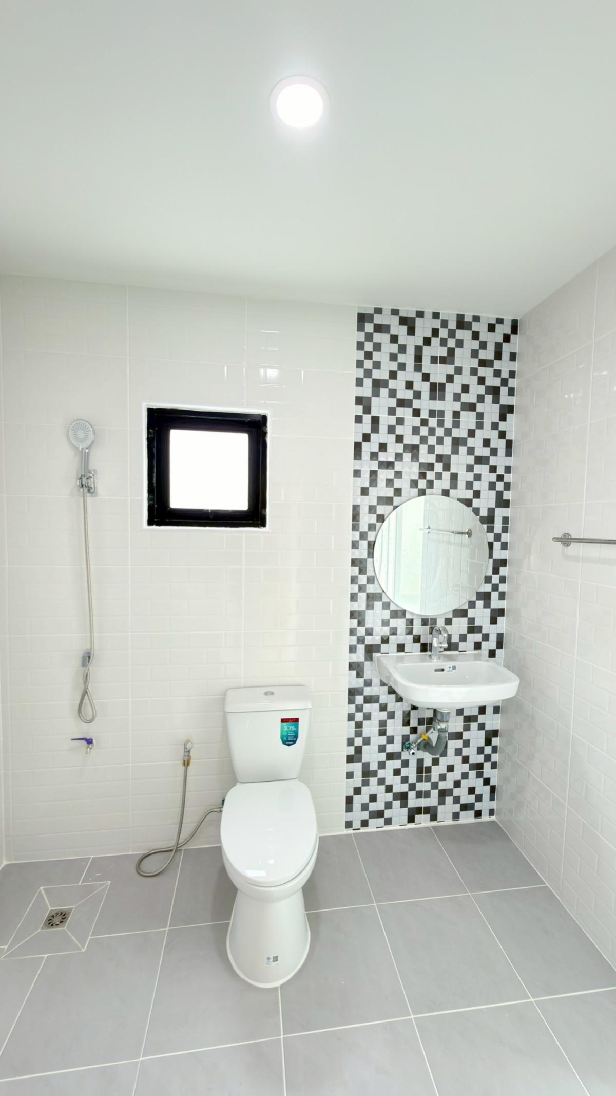 For SaleTownhomePathum Thani,Rangsit, Thammasat : For Sale Townhouse/Townhome  , Lully Ville Lumlukka Khlong 3 , newly renovated , Lat Sawai , Lam Luk Ka , Pathum Thani , CX-150392