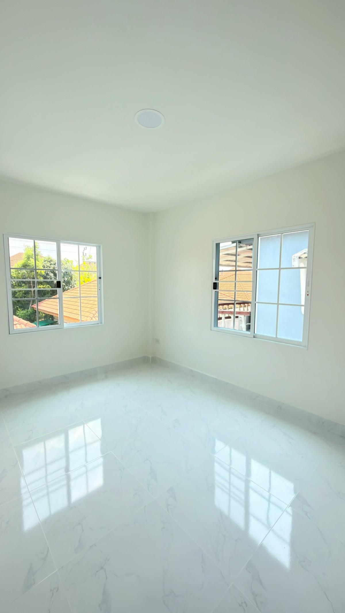 For SaleTownhomePathum Thani,Rangsit, Thammasat : For Sale Townhouse/Townhome  , Lully Ville Lumlukka Khlong 3 , newly renovated , Lat Sawai , Lam Luk Ka , Pathum Thani , CX-150392