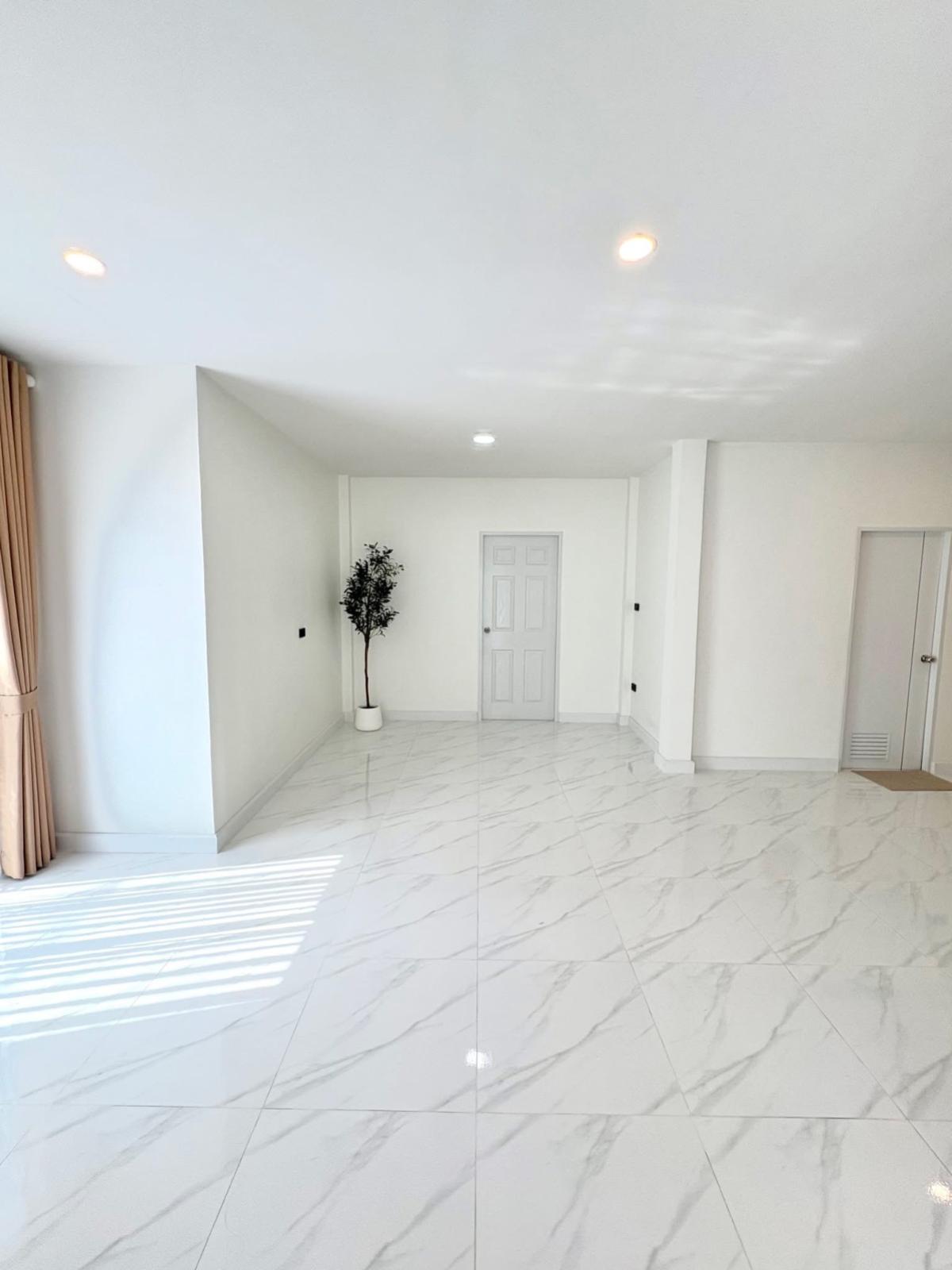 For SaleTownhomePathum Thani,Rangsit, Thammasat : For Sale Townhouse/Townhome  , Baan Fah Piyarom Ruean long , corner unit , newly renovated , BTS-Khu Khot , Khu Khot , Lam Luk Ka , Pathum Thani , CX-150143