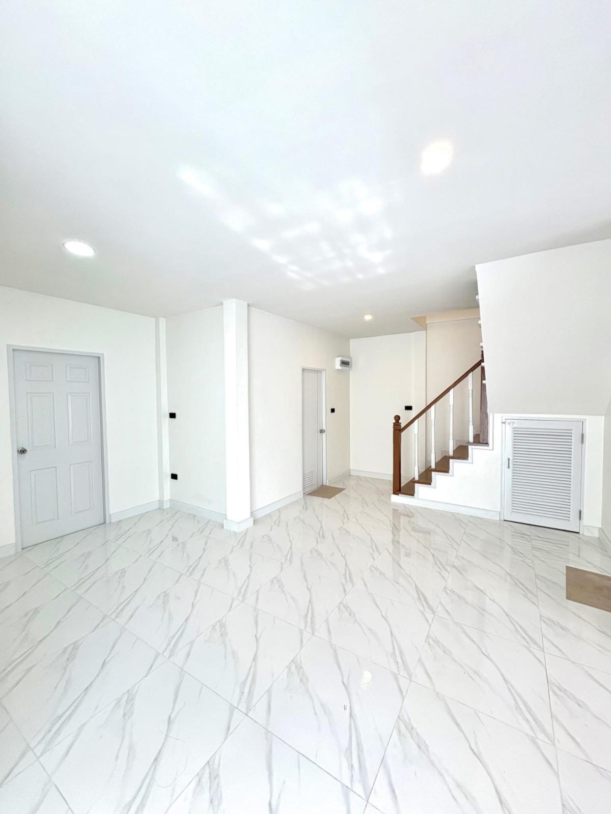 For SaleTownhomePathum Thani,Rangsit, Thammasat : For Sale Townhouse/Townhome  , Baan Fah Piyarom Ruean long , corner unit , newly renovated , BTS-Khu Khot , Khu Khot , Lam Luk Ka , Pathum Thani , CX-150143