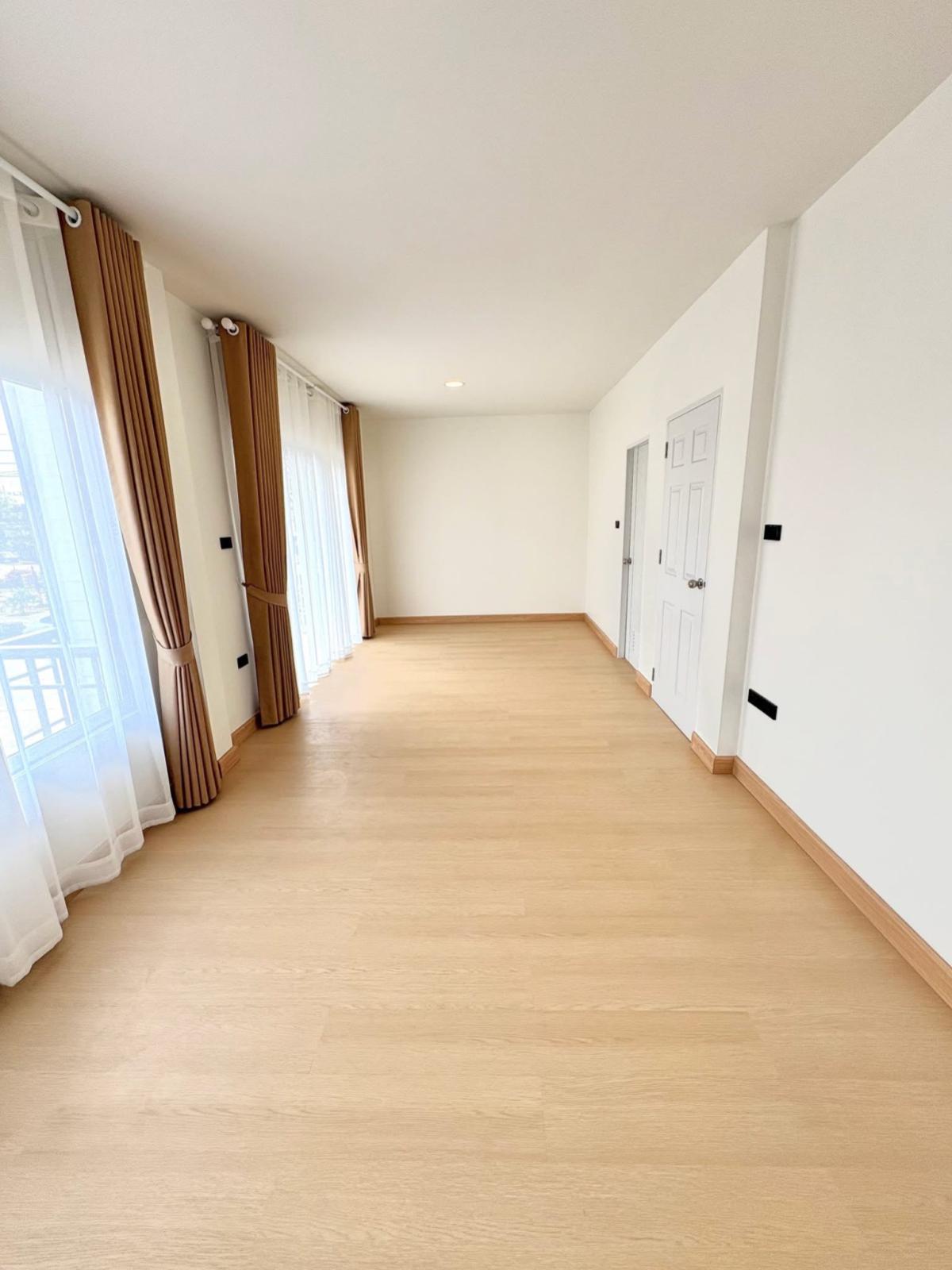 For SaleTownhomePathum Thani,Rangsit, Thammasat : For Sale Townhouse/Townhome  , Baan Fah Piyarom Ruean long , corner unit , newly renovated , BTS-Khu Khot , Khu Khot , Lam Luk Ka , Pathum Thani , CX-150143