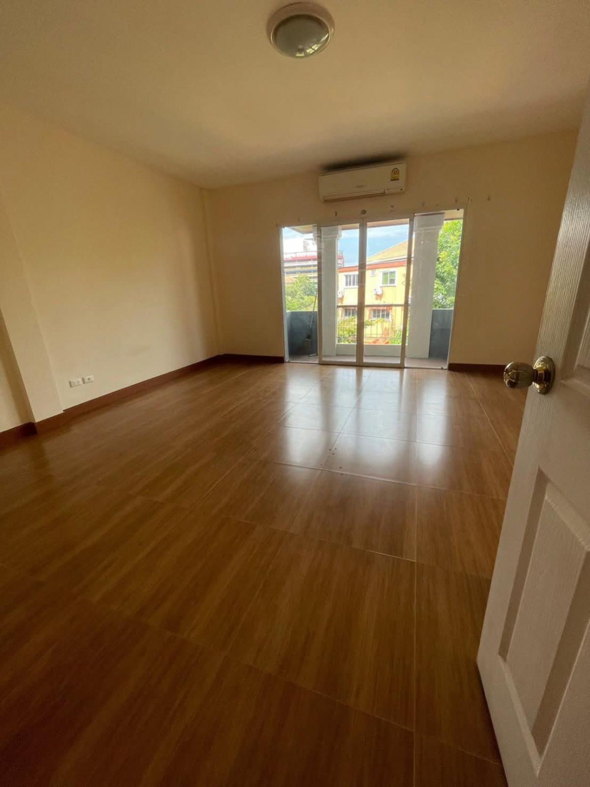 For SaleTownhomePathum Thani,Rangsit, Thammasat : For Sale Townhouse/Townhome  , Baan Pumarin Rangsit , wide frontage , Khu Khot , Lam Luk Ka , Pathum Thani , CX-150216