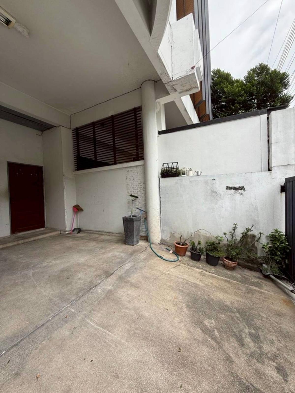 ขายทาวน์โฮมเลียบทางด่วนรามอินทรา : ขายทาวน์เฮ้าส์/ทาวน์โฮม  ศรีวรา ทาวน์อินทาวน์ พลับพลา เขต วังทองหลาง กรุงเทพ CX-150121