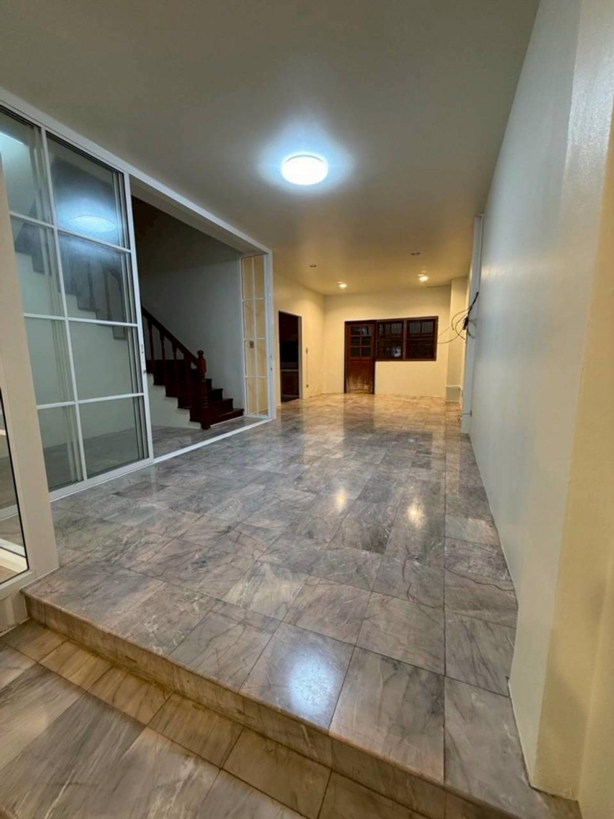 ขายทาวน์โฮมเลียบทางด่วนรามอินทรา : ขายทาวน์เฮ้าส์/ทาวน์โฮม  ศรีวรา ทาวน์อินทาวน์ พลับพลา เขต วังทองหลาง กรุงเทพ CX-150121