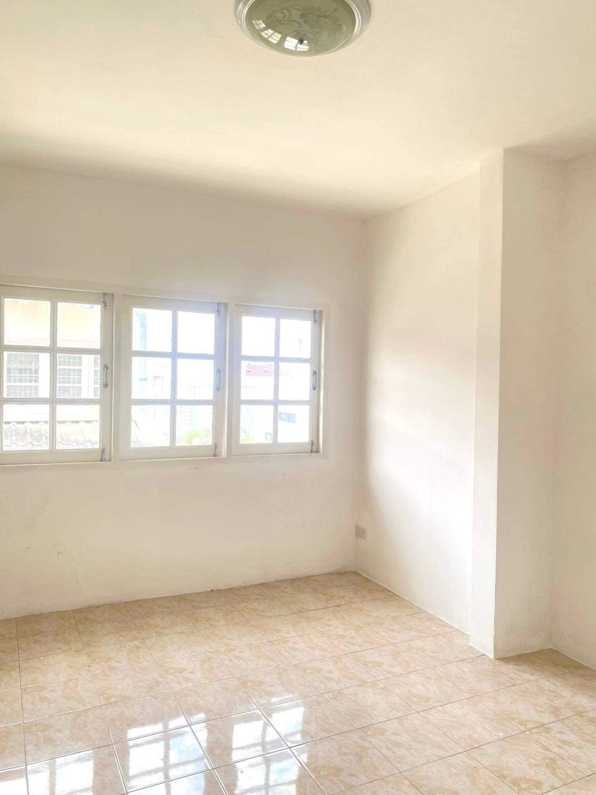 ขายทาวน์โฮมโชคชัย4 ลาดพร้าว71 : ขายทาวน์โฮม 3 ชั้น โชคชัย 4 ซอย 72 ห้องมุม ลาดพร้าว เขต ลาดพร้าว กรุงเทพ CX-150115