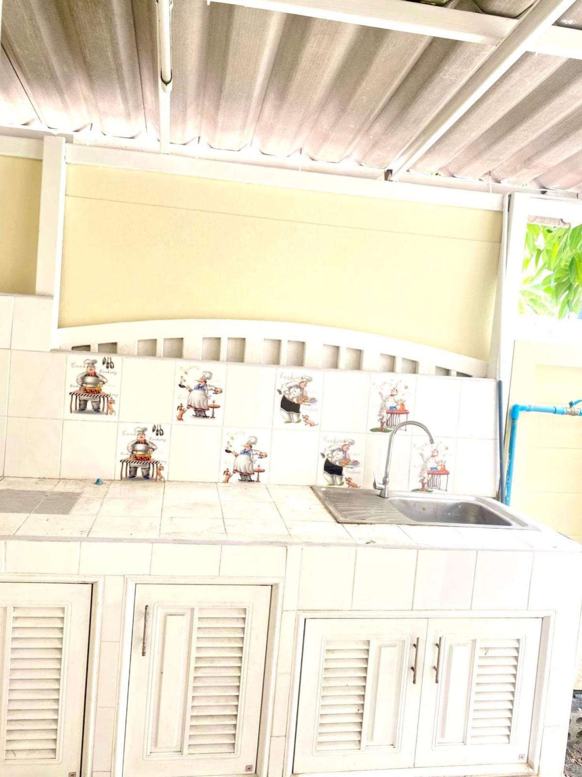 ขายทาวน์โฮมโชคชัย4 ลาดพร้าว71 : ขายทาวน์โฮม 3 ชั้น โชคชัย 4 ซอย 72 ห้องมุม ลาดพร้าว เขต ลาดพร้าว กรุงเทพ CX-150115