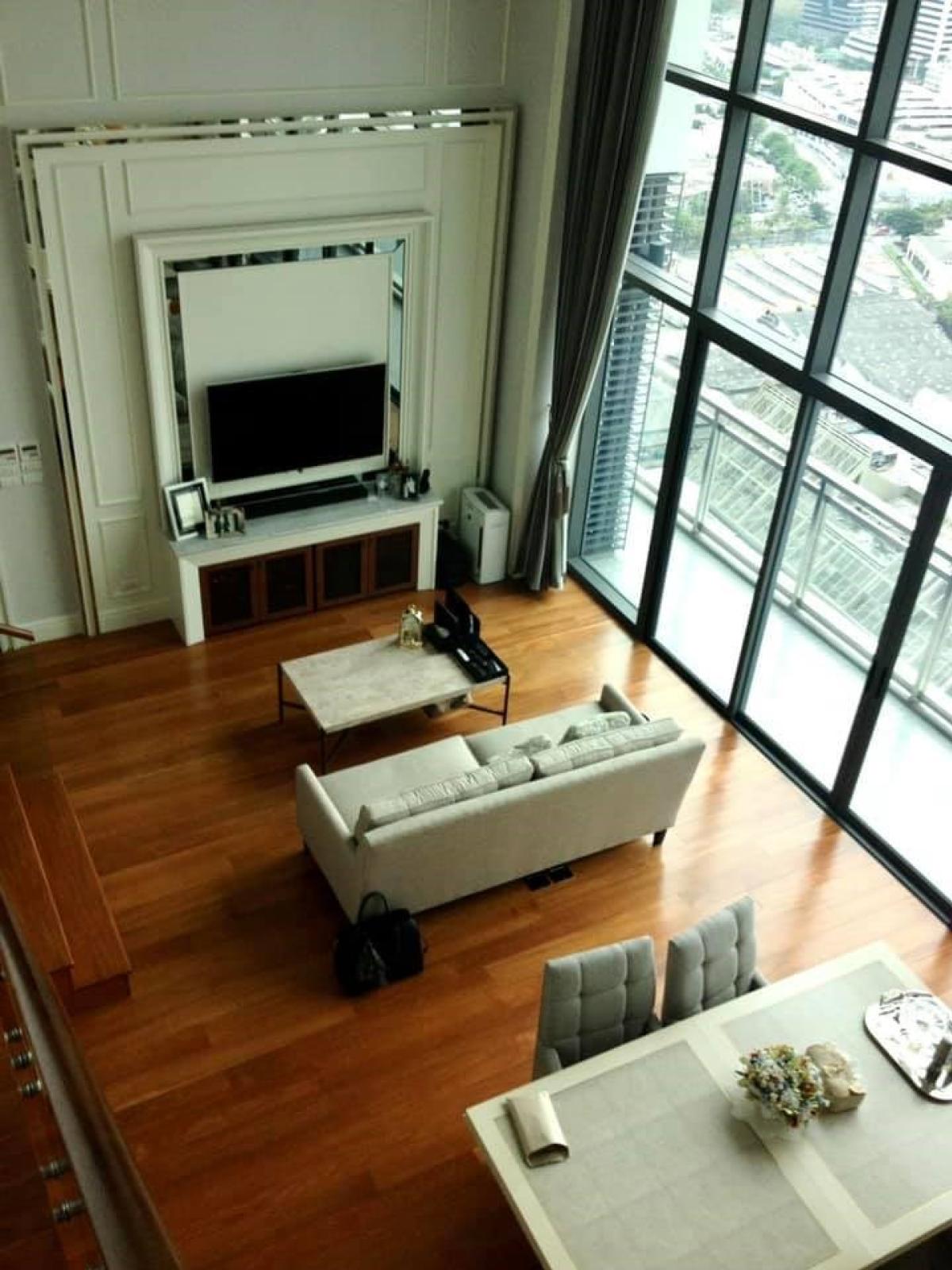 For SaleCondoSukhumvit, Asoke, Thonglor : Bright Sukhumvit 24 Three bedroom duplex condo for sale with tenant