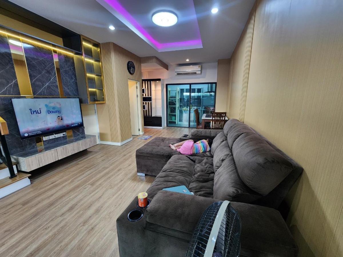 ให้เช่าทาวน์โฮมมีนบุรี-ร่มเกล้า : AB05682 - Baan Klang Muang Rama 9 - Krungthep Kreetha : บ้านกลางเมือง พระราม 9 - กรุงเทพกรีฑา : Baan Klang Muang Rama 9 - Krungthep Kreetha : บ้านกลางเมือง พระราม 9 - กรุงเทพกรีฑา - #Rama9 #BrightonCollegeBangkok #WellingtonCollegeBangkok  #KrungthepKreet