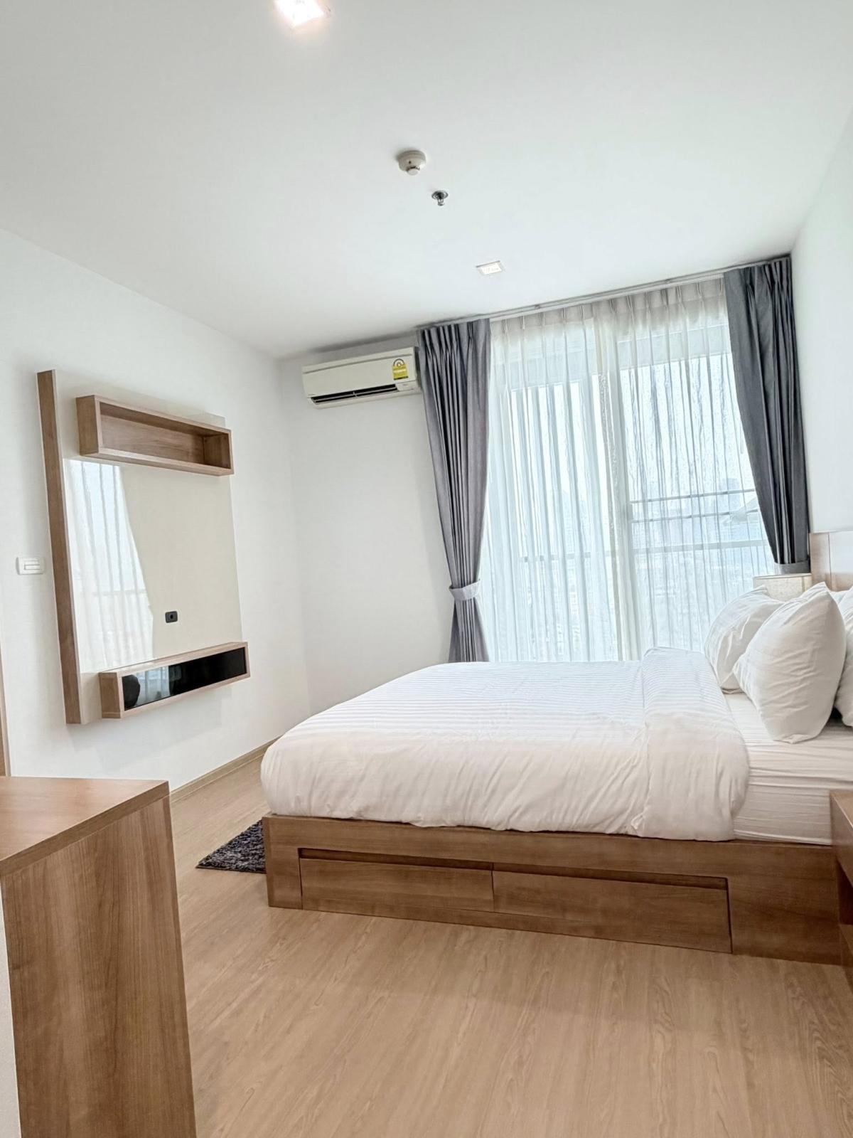 ให้เช่าคอนโดสะพานควาย จตุจักร : QR04137 - Rhythm Phahon - Ari :  ริธึ่ม พหลฯ - อารีย์ : Rhythm Phahon - Ari :  ริธึ่ม พหลฯ - อารีย์ - เป็น CBD หลักอีกหนึ่งที่ของกรุงเทพฯ การเดินทางสะดวกทั้งรถไฟฟ้าและรถส่วนตัว รายล้อมด้วยสิ่งอำนวยความสะดวก ทั้งแหล่งช้อปปิ้ง อาหารการกิน หรือโรงพยาบาล