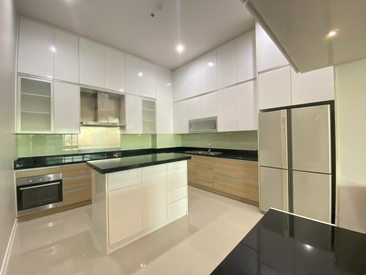 ขายคอนโดพระราม 9 เพชรบุรีตัดใหม่ RCA : 30/03/2026, หรูหรากว้างขวาง 3 ห้องนอน Circle Condominium ใจกลางเพชรบุรี 
ขาย 25.5 ล้าน หรือเช่าเพียง 85,000 บาท/เดือน พร้อมสิ่งอำนวยความสะดวกครบ! 0642748883