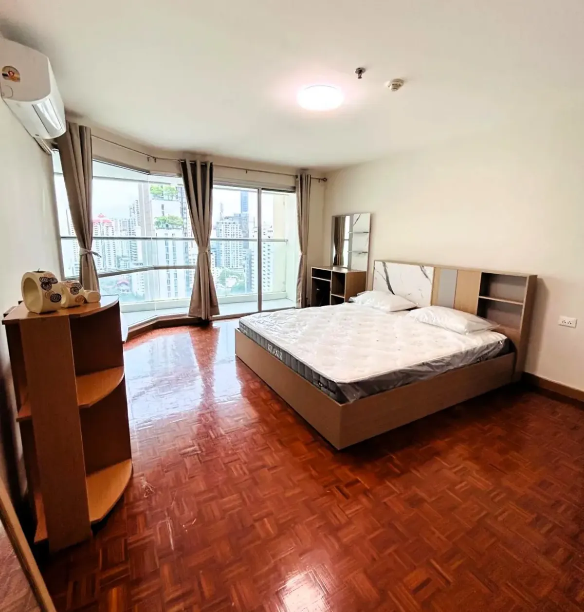 ให้เช่าคอนโดนานา : Sukhumvit Suite 1 bedroom condo for rent