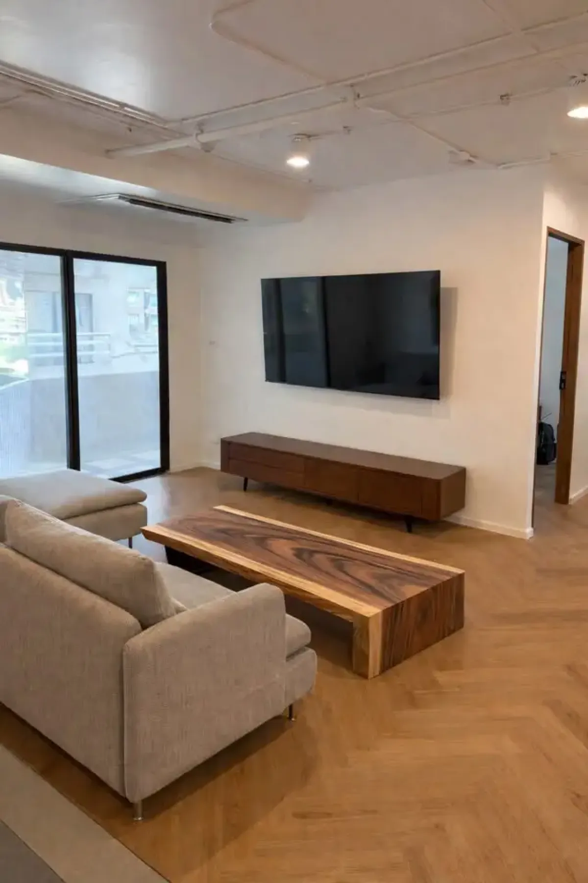 ให้เช่าคอนโดสุขุมวิท อโศก ทองหล่อ : Richmond Palace 3 bedroom renovated condo for rent