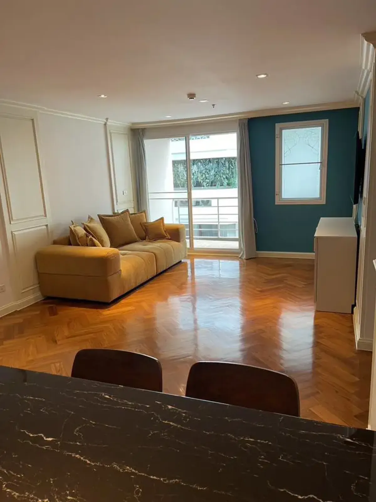 ให้เช่าคอนโดสุขุมวิท อโศก ทองหล่อ : Serene Place Sukhumvit 24 Two bedroom condo for rent