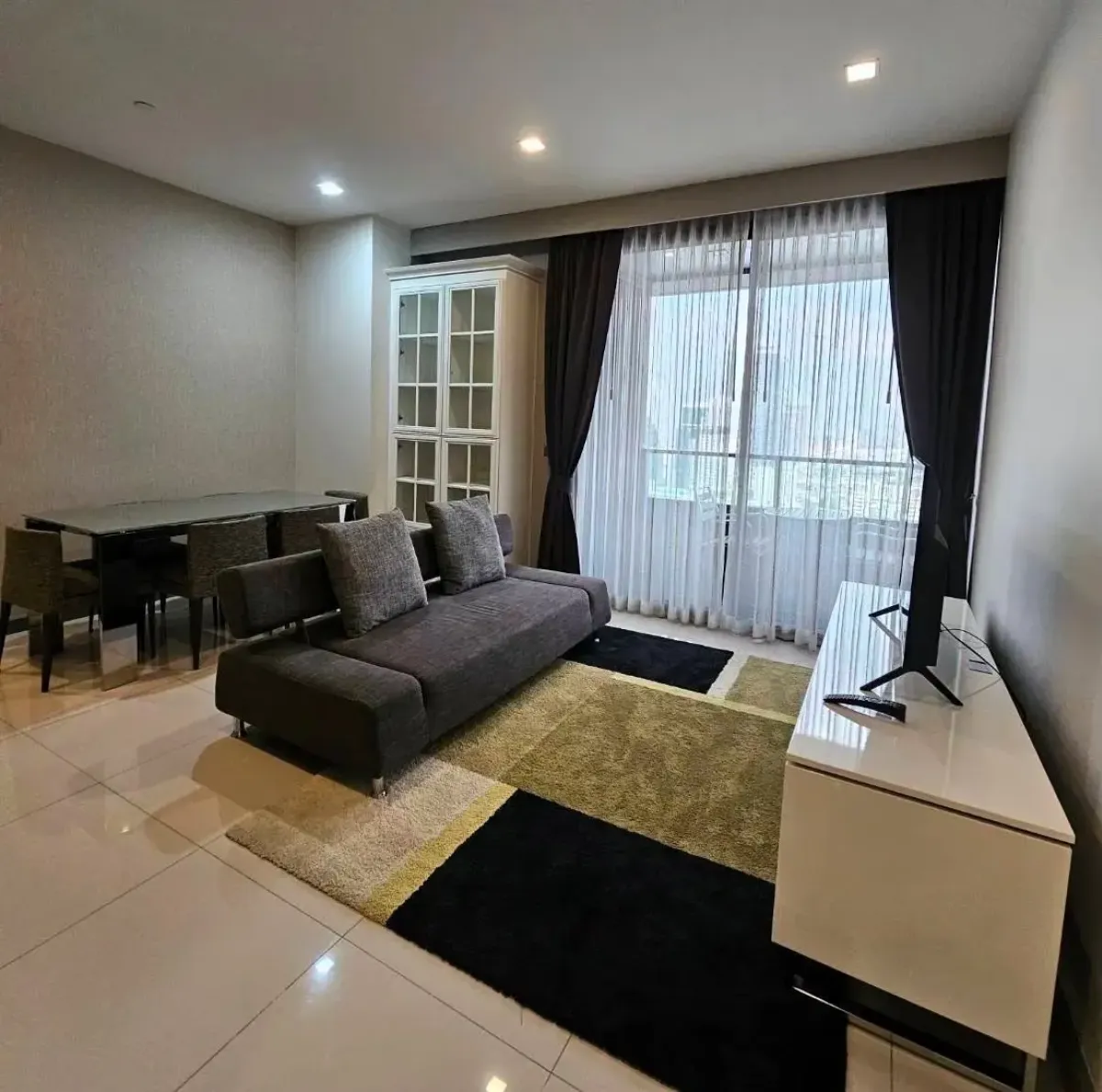 ให้เช่าคอนโดสีลม ศาลาแดง บางรัก : M Silom 2 bedroom pet friendly condo for rent