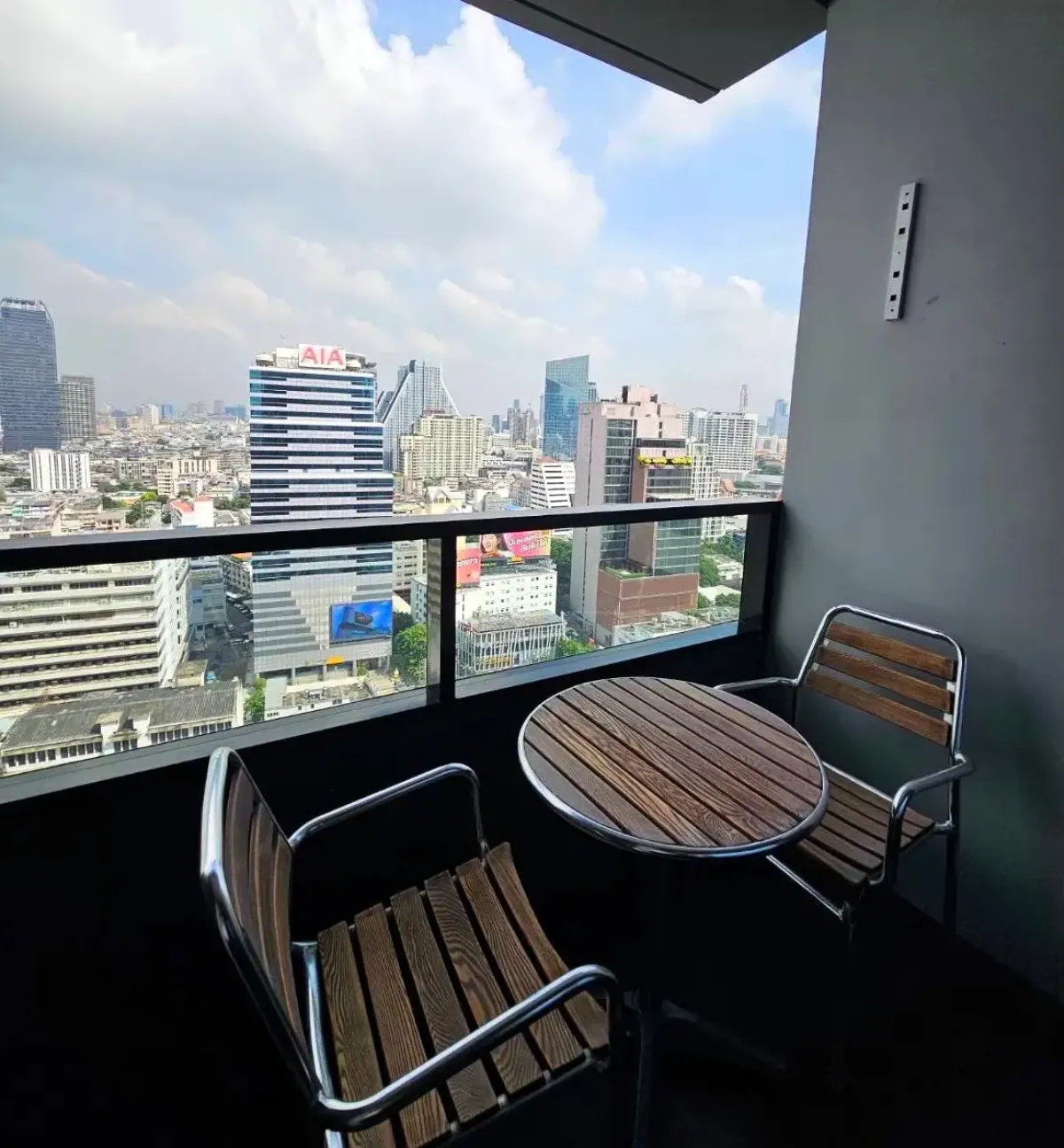 ให้เช่าคอนโดสีลม ศาลาแดง บางรัก : M Silom 2 bedroom pet friendly condo for rent